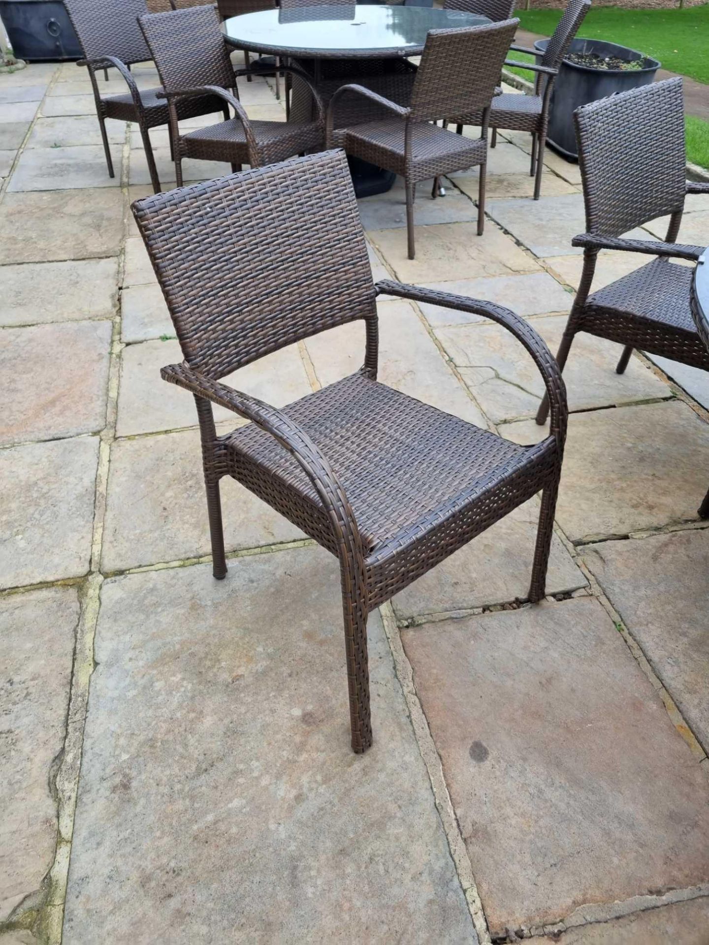 5 x rattan woven 133cm round gardent tables complete with 6 x chairs ( Garden ) - Bild 3 aus 3