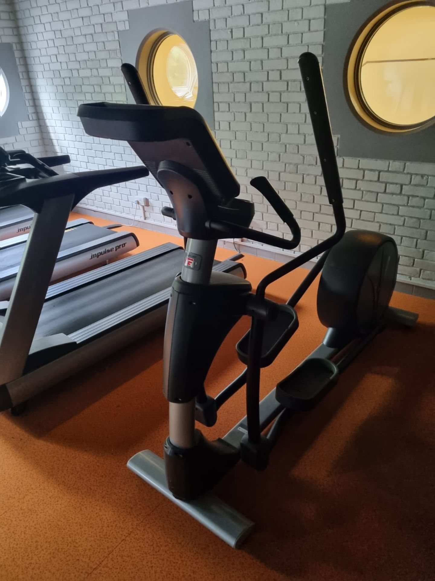 IMPULSE RE500B ELLIPTICAL CROSS TRAINER (15QU0042) ( Leisure Centre )