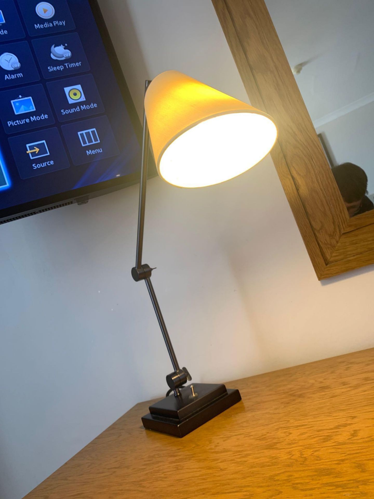 Chelsom desk study desk lamp with heavy stepped base and two toothed locking key swivel joints. base - Bild 2 aus 2