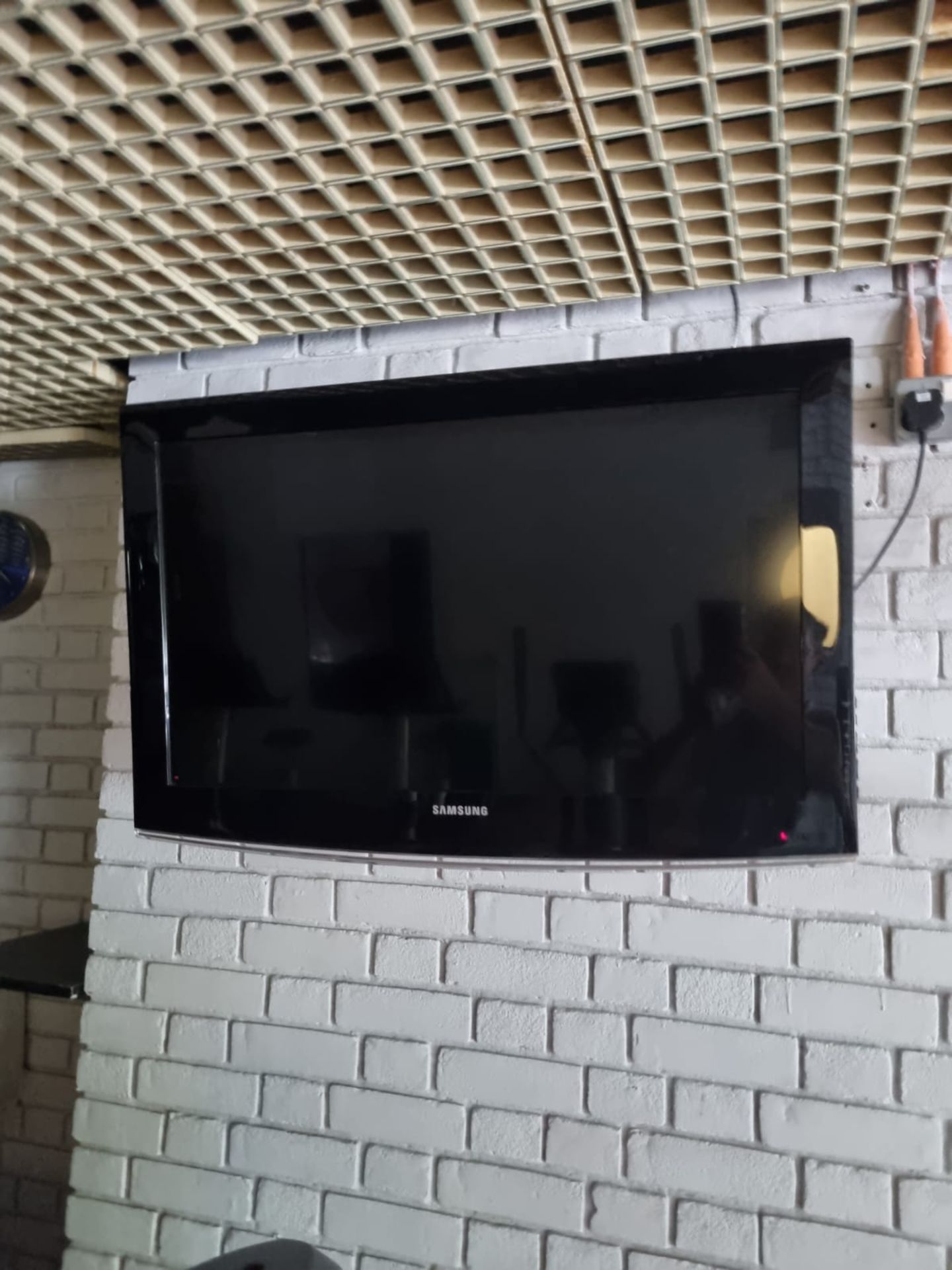 SamsungLE32D467C9H LCD TV Wall Mounted ( Leisure Centre )