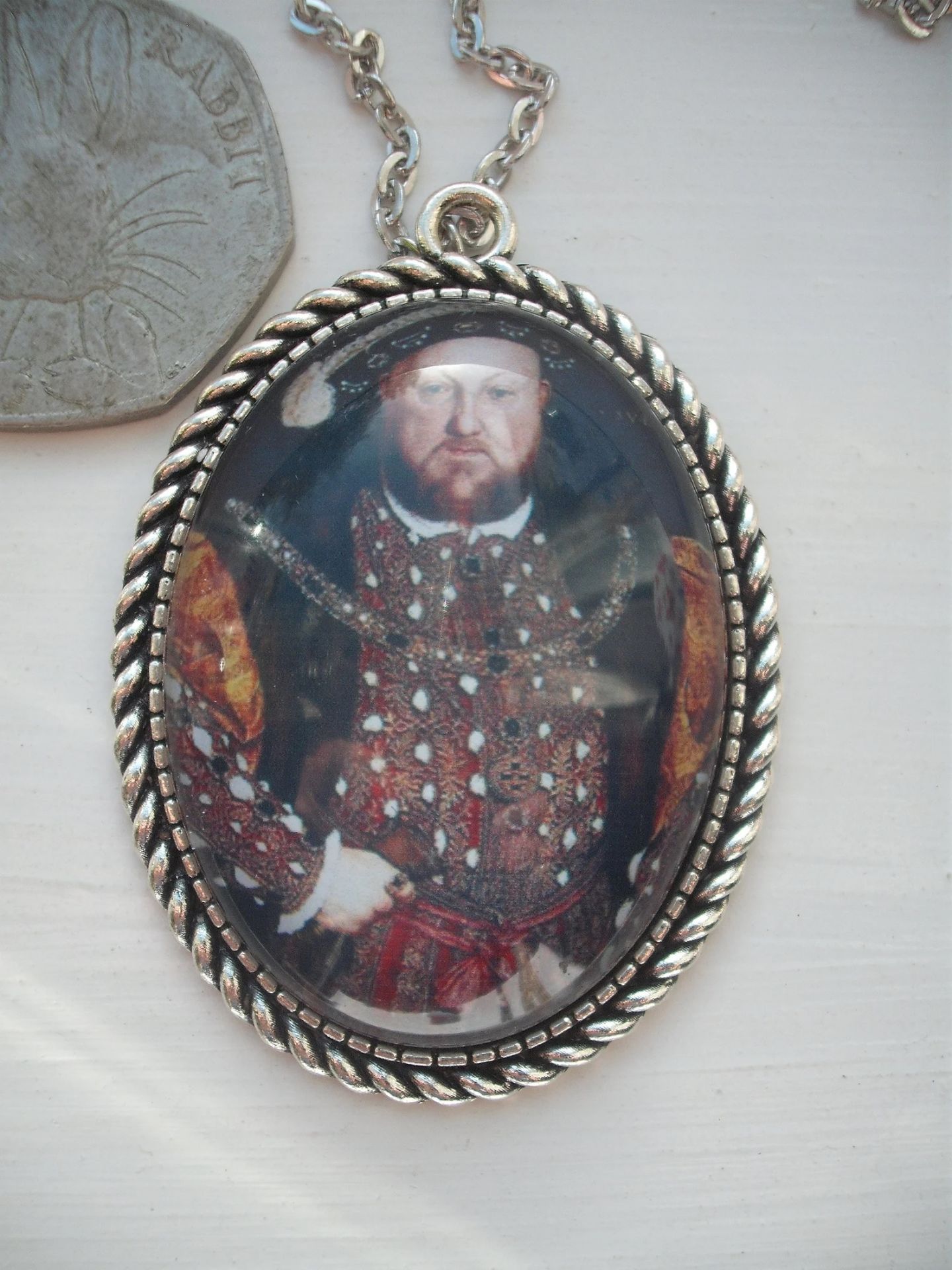 A Glass Cameo Large Pendant Depicting King Henry VIII Pendant Size Approx 4cm x 3cm complete with - Image 2 of 3