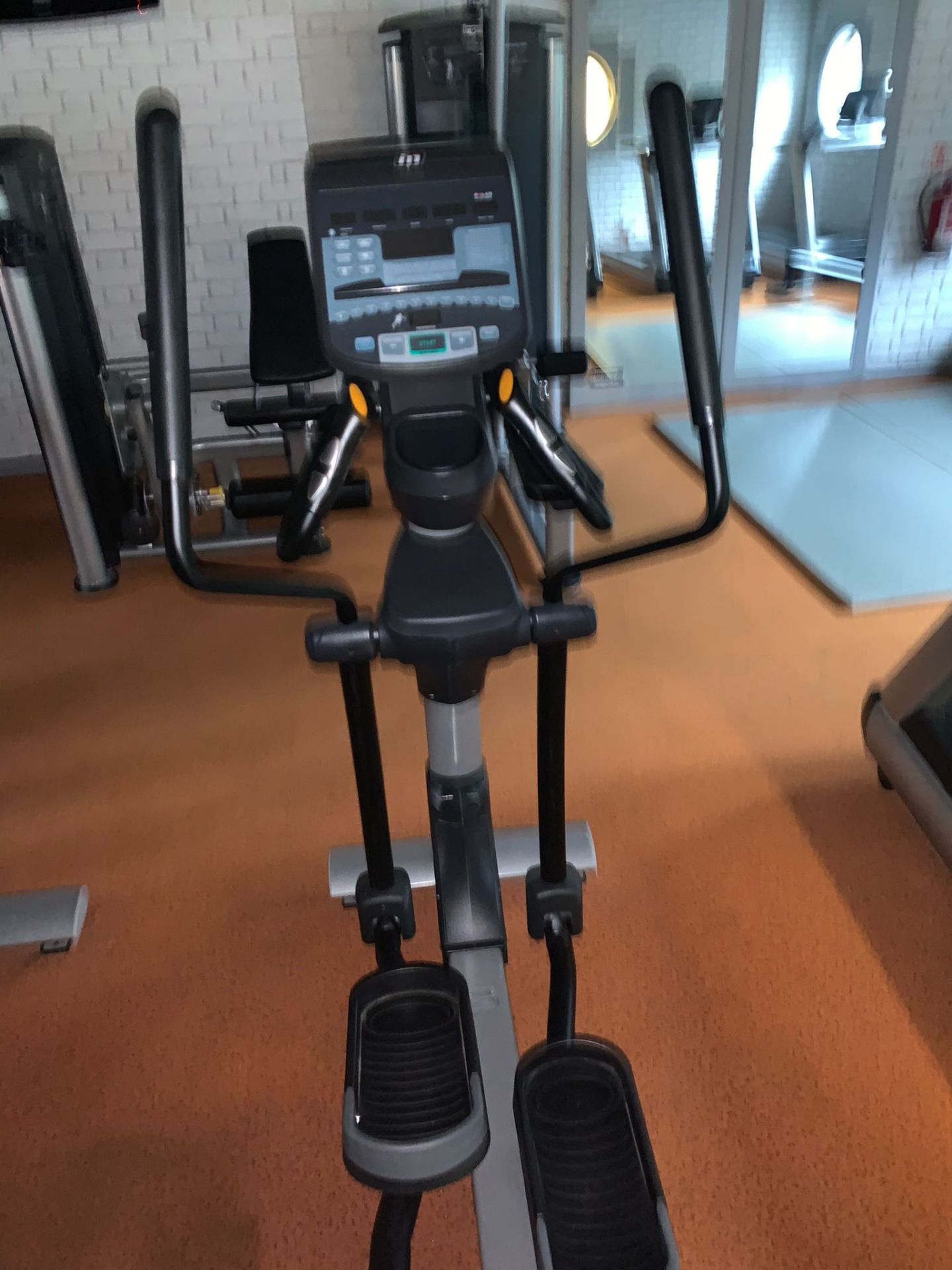 Impulse Pro RE700C Elliptical trainer (RE700C16VI0009) ( Leisure Centre ) - Image 2 of 3