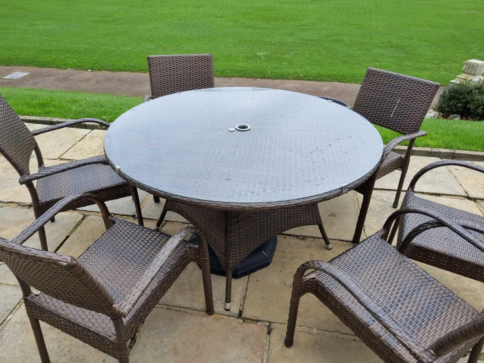 5 x rattan woven 133cm round gardent tables complete with 6 x chairs ( Garden ) - Bild 2 aus 3
