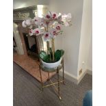 A mirrored top antique brass brass jardinere stand with planter and artificial plant R149 ( East