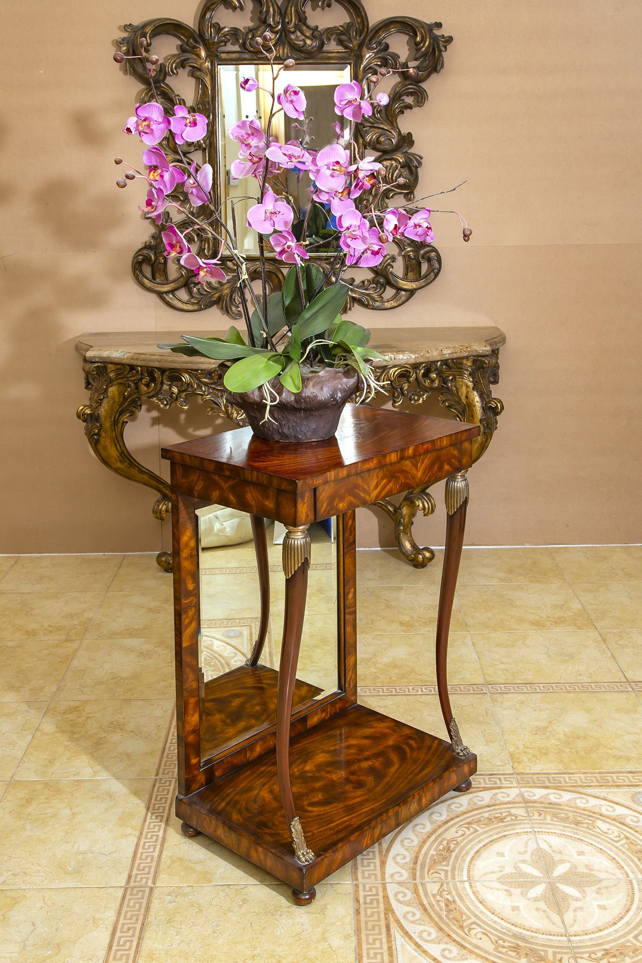 Theodore Alexander art deco style mirror back panel console table on carved legs with brass mount - Bild 4 aus 6