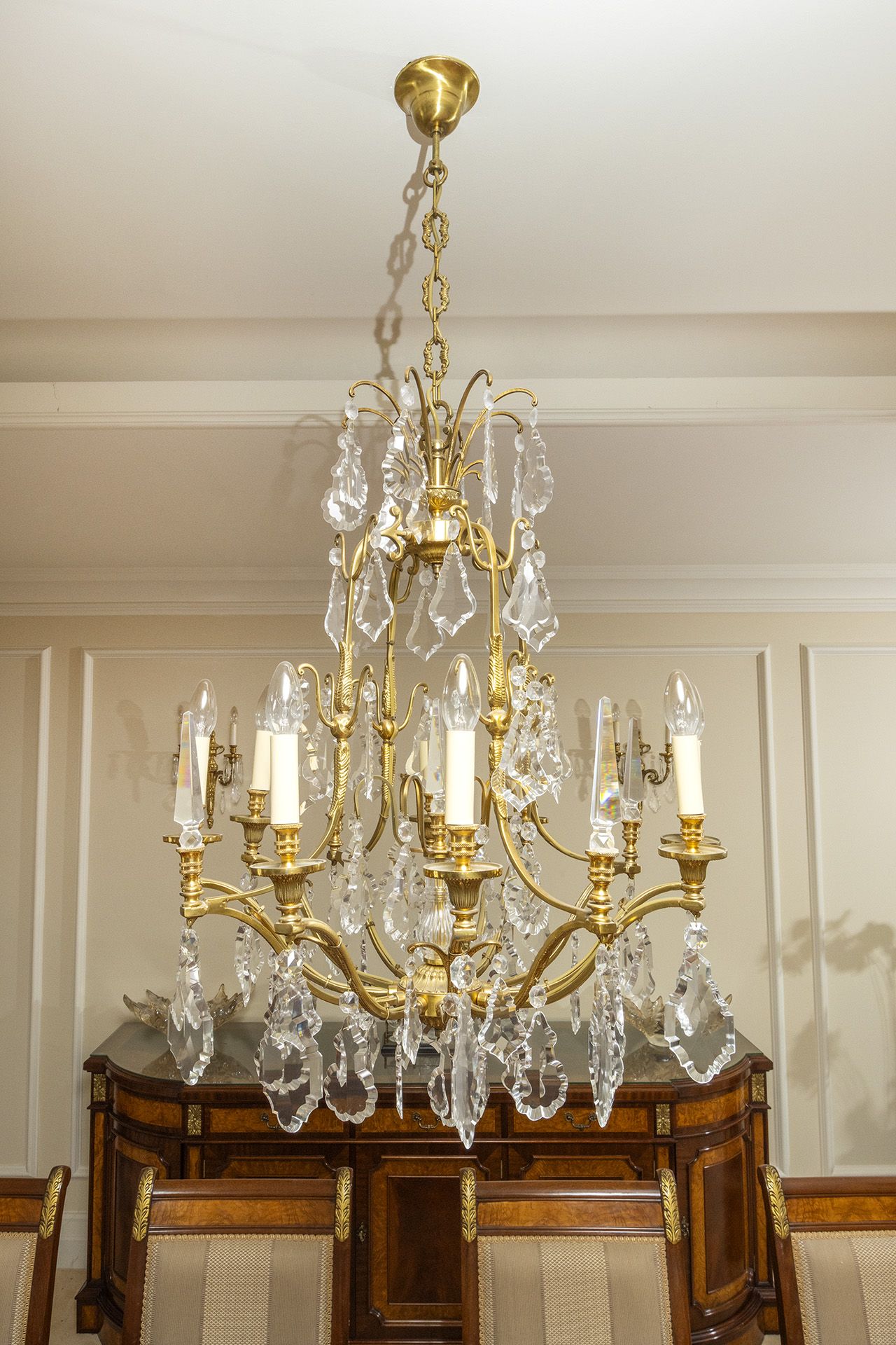 Christopher Hyde Carlton Chandelier A stunning chandelier solid brass frame finished in antique - Bild 2 aus 6