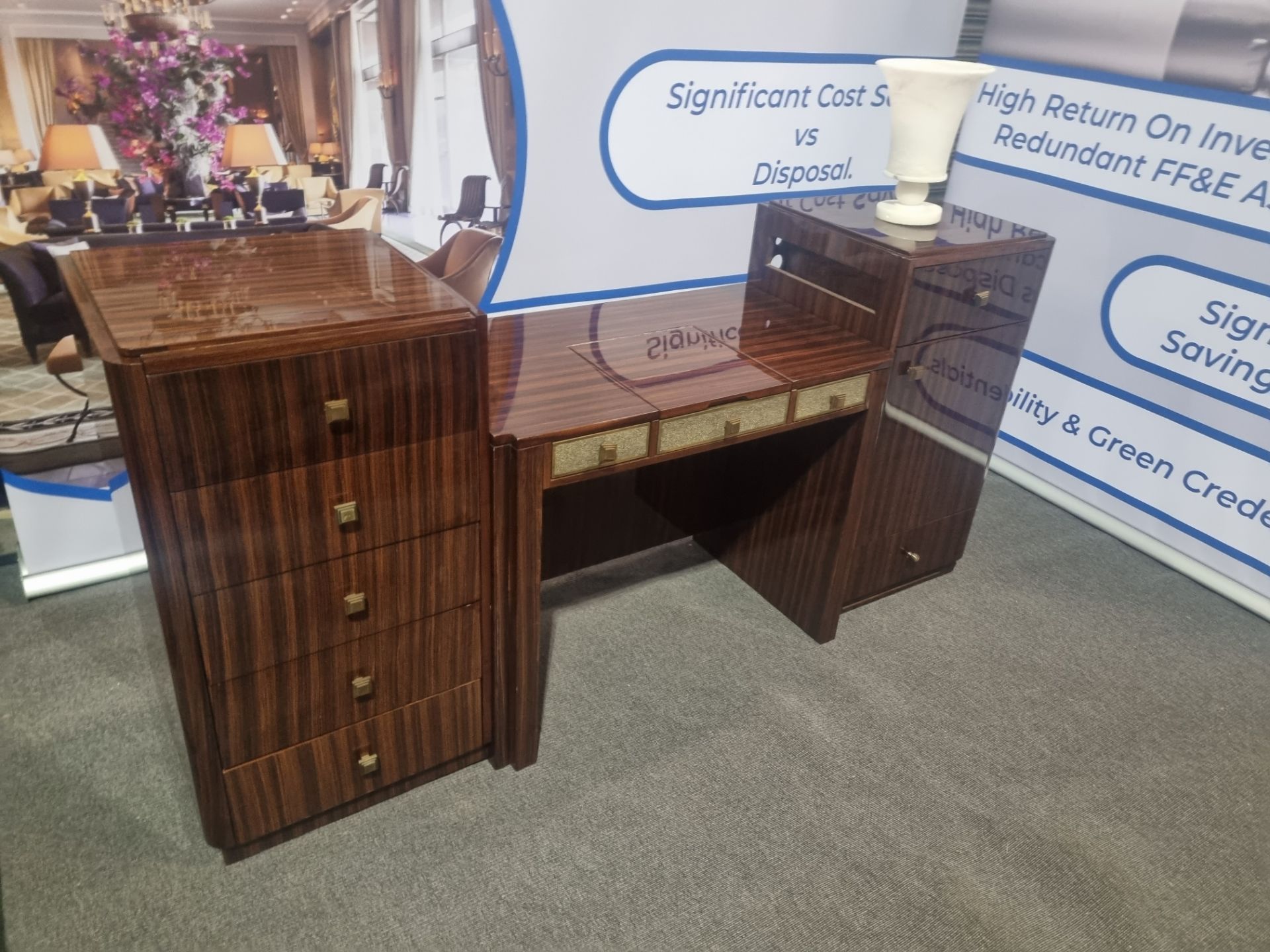 Burr mahogany reception counter with brass trim black marble shaped topand marble plinth skirt - Bild 13 aus 18