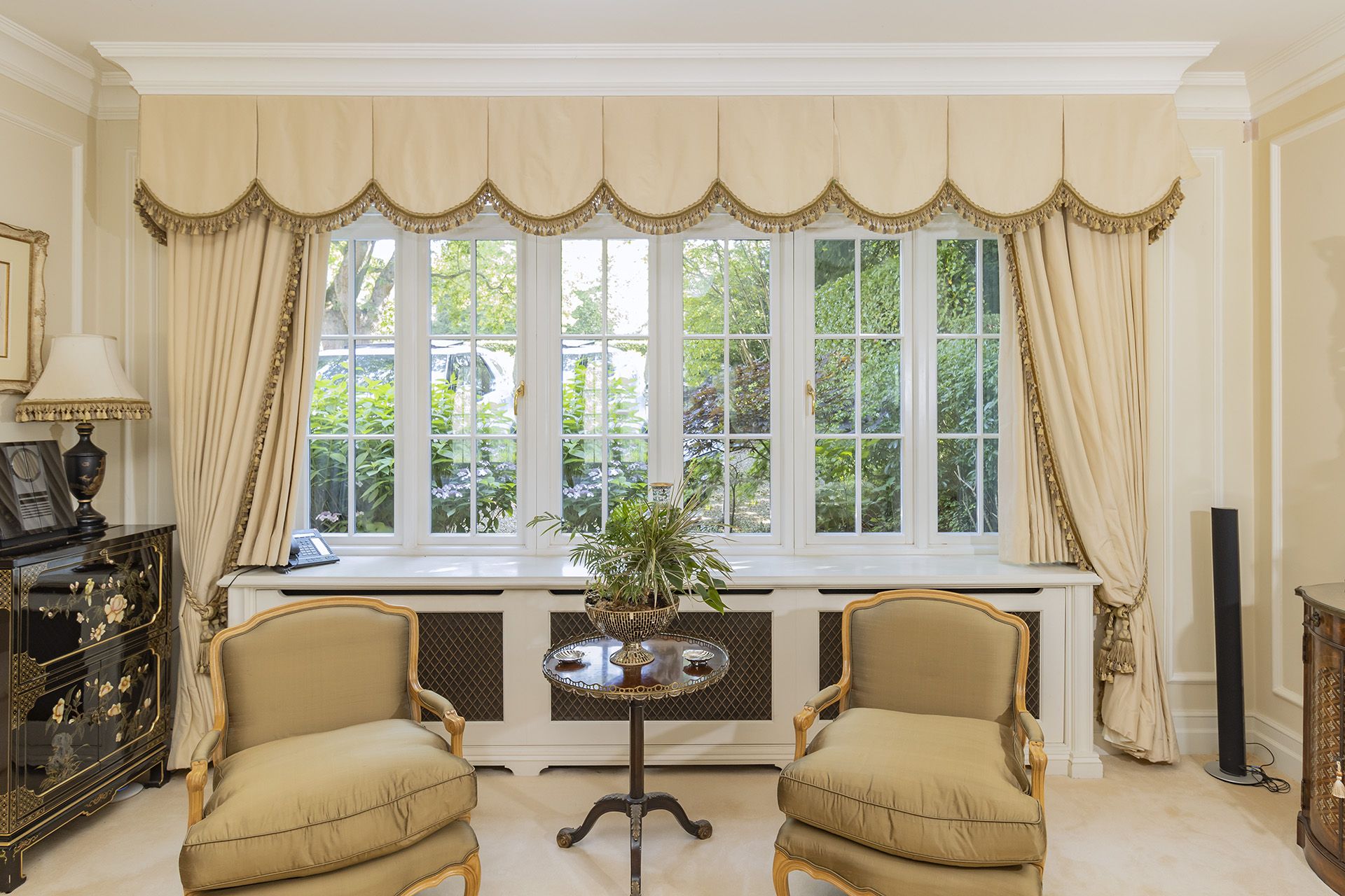 Silk cream drapes with pelmet and swags spans an area of 5m french door and windows - Image 3 of 9