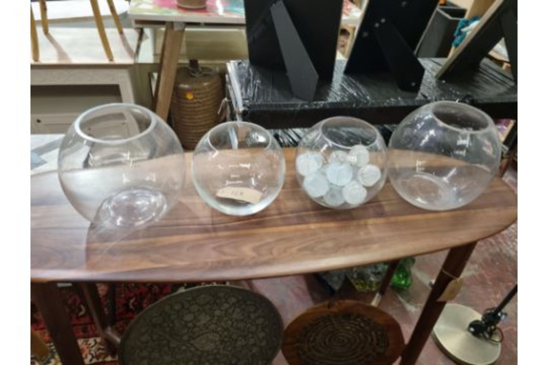 A Set Of 4 x Clear Glass Fish Bowl Bubble Ball Table Display Vases Varying In Size SR127 Ex