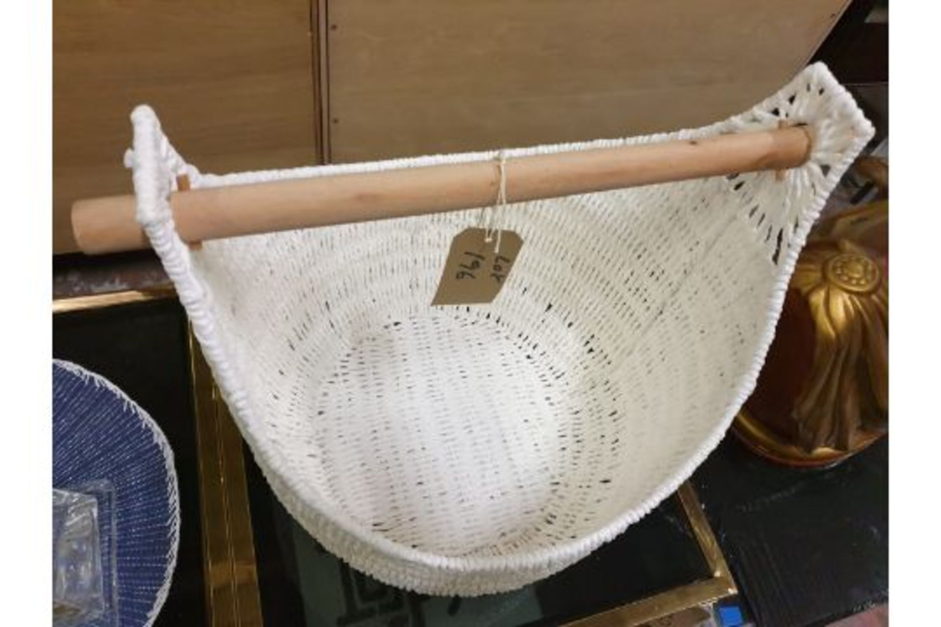 A White Handled Basket Planter 40 x 47 x 42cm ( SR196) Ex Showroom Display - Bild 2 aus 2
