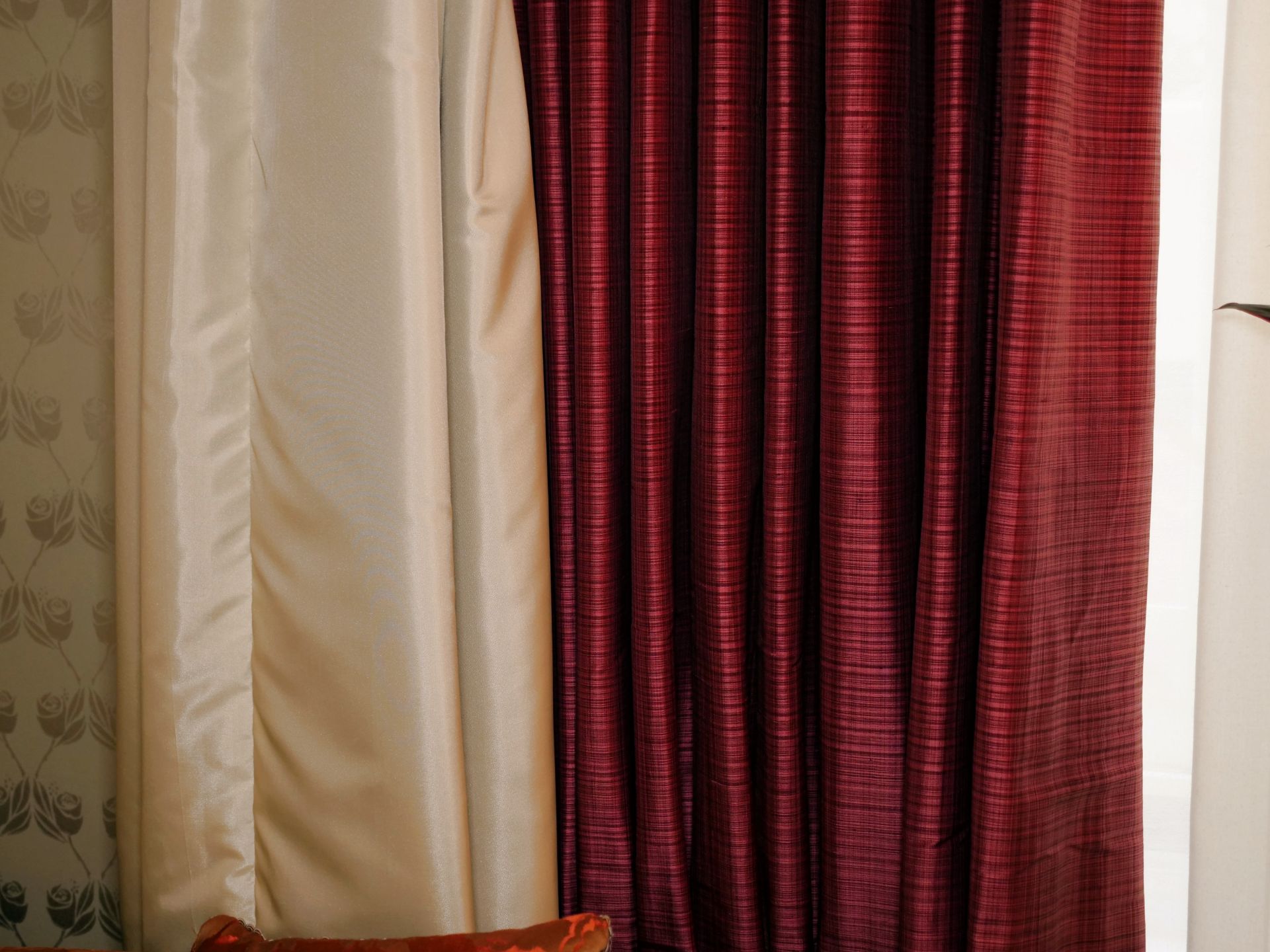 A pair of Silk Custom Hand Woven Silk Drapery gold and burgundy fully lined Buckram curtain headings - Image 3 of 3