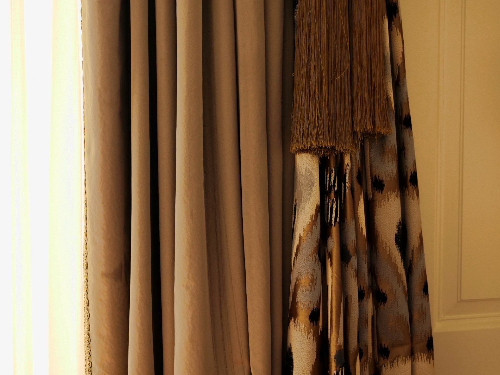 A pair of Silk Custom Hand Woven Silk Drapery and Jabot fully lined Buckram curtain headings - Image 2 of 2