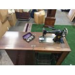 Vintage Singer 230000 sewing machine in cabinet 57 x 42 x 79 Serial Number Y8338989 YOM 1923 (