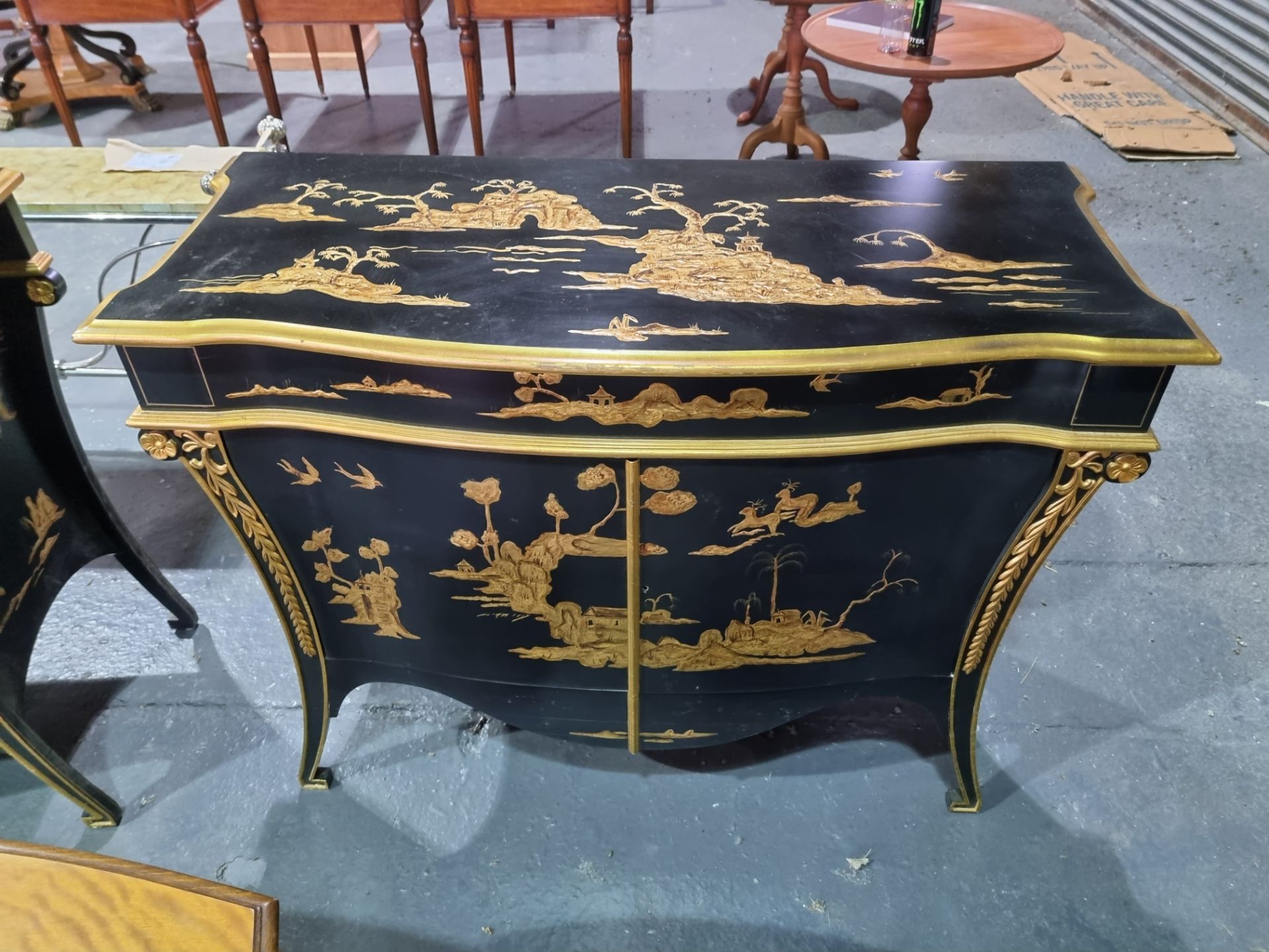 A pair of Chinese export Black Japanned lacquer Finish commodes decorated with a animal scenery in a - Image 8 of 8