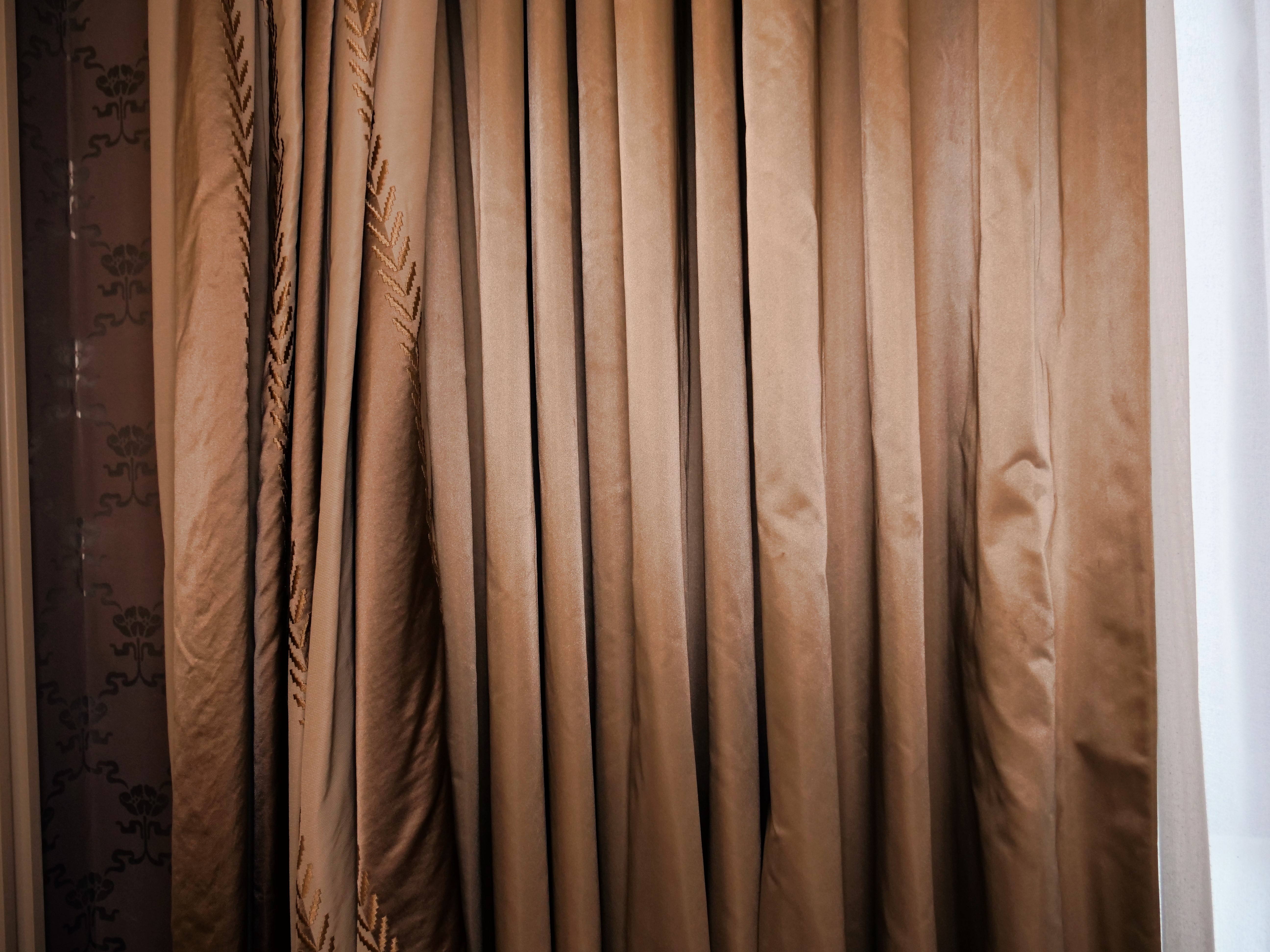 A pair of Silk Custom Hand Woven Silk Drapery and jabots fully lined gold with Buckram curtain - Image 3 of 3