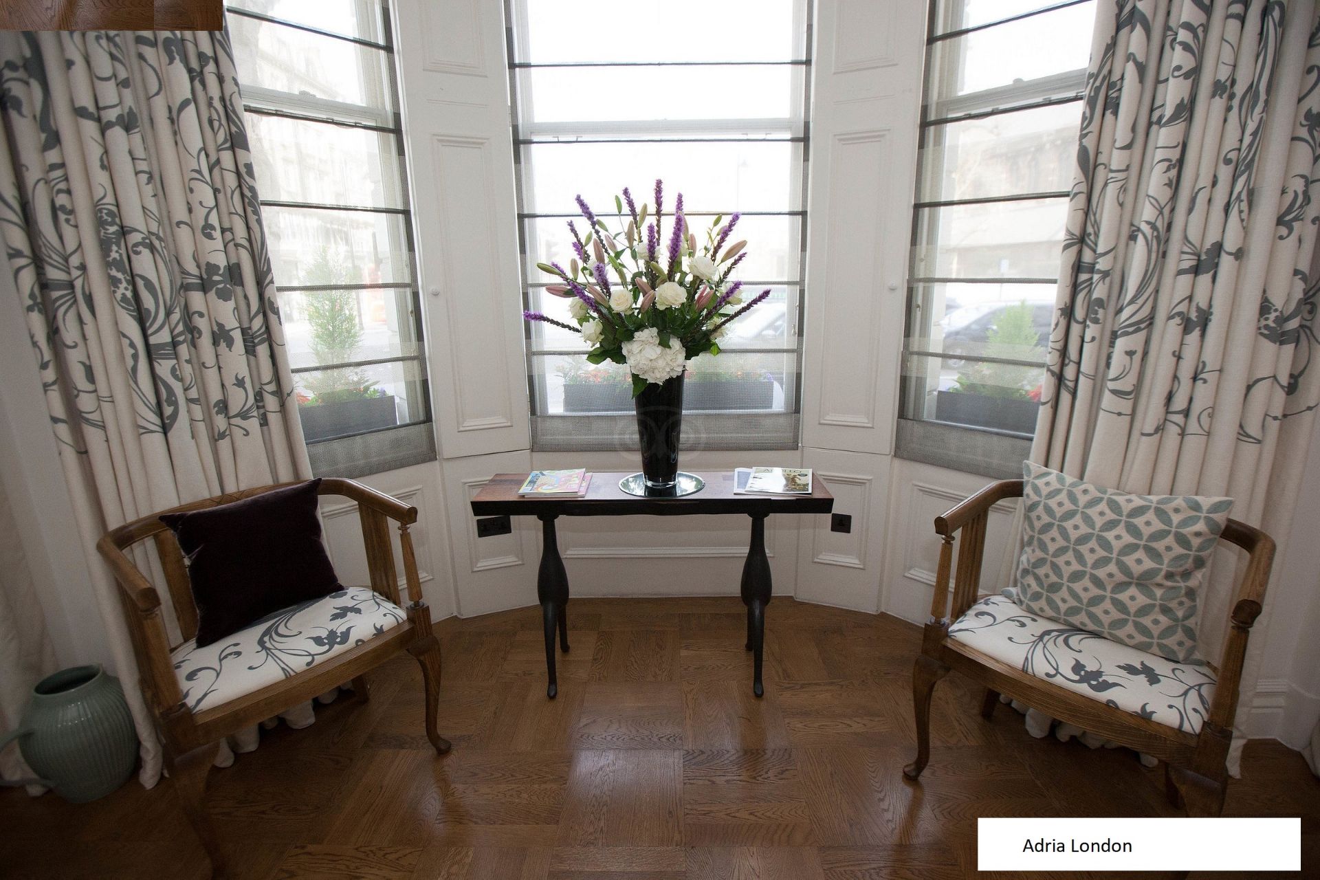 George Smith Furniture and Fabrics Upholstered wooden 19th century American chair with inlaid - Image 2 of 2