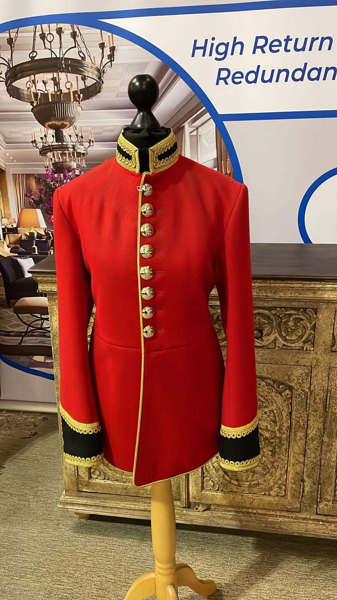 Life Guards household cavalry red ceremonial tunic – genuine British Army tunic - Image 4 of 4