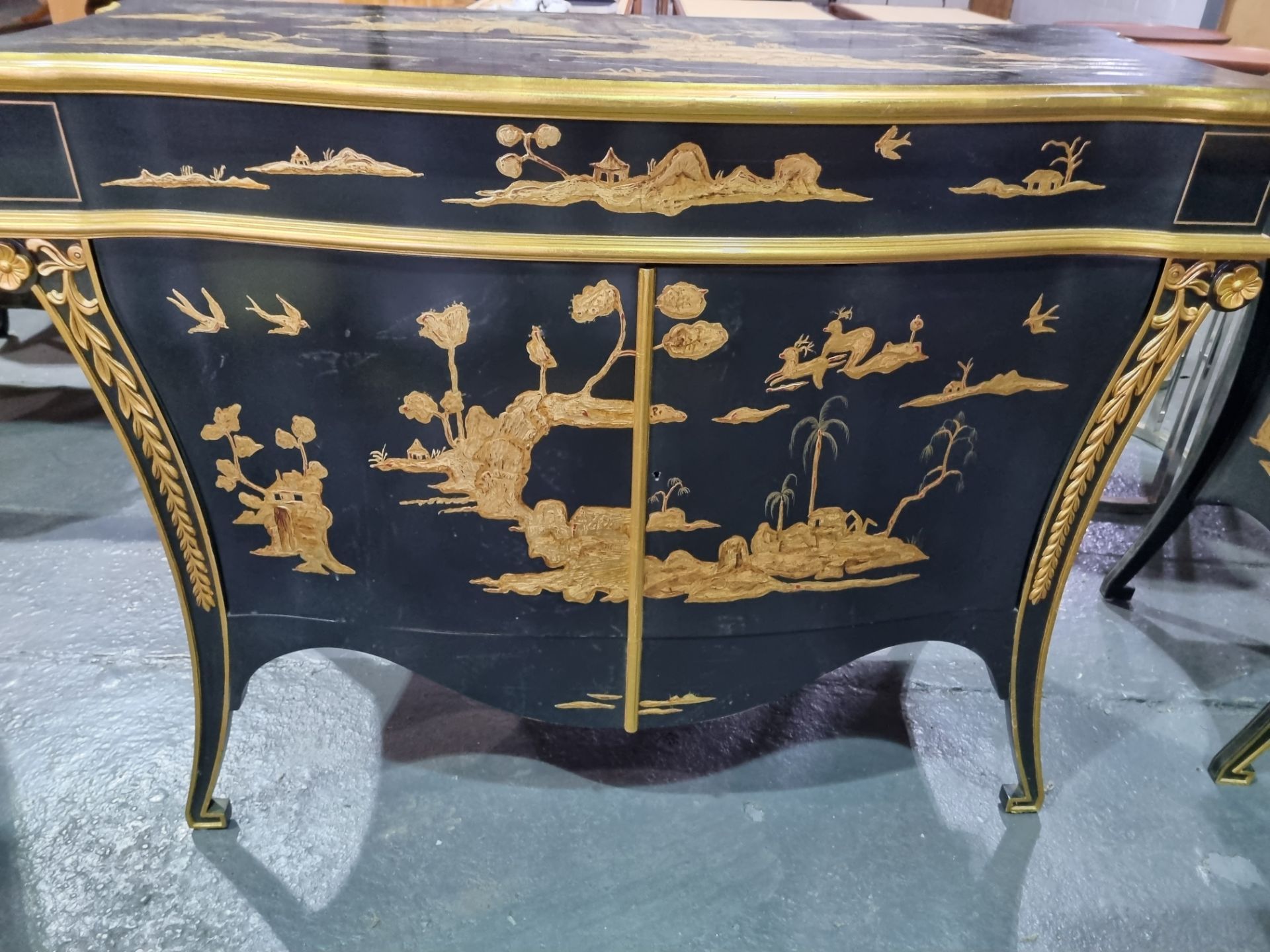 A pair of Chinese export Black Japanned lacquer Finish commodes decorated with a animal scenery in a - Image 4 of 8