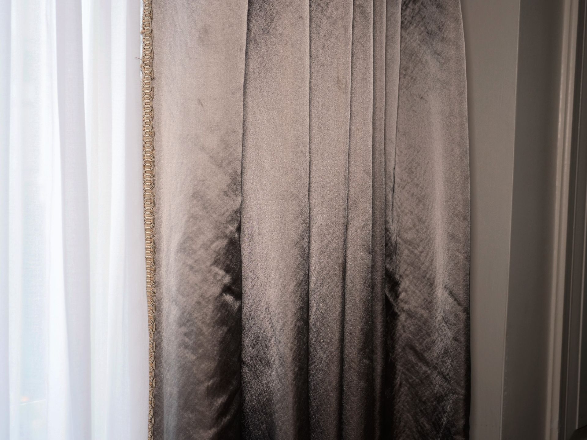 3 x pairs of Silk Custom Hand Woven Silk Drapery and Jabot fully lined with crystal trim and Buckram - Image 3 of 4