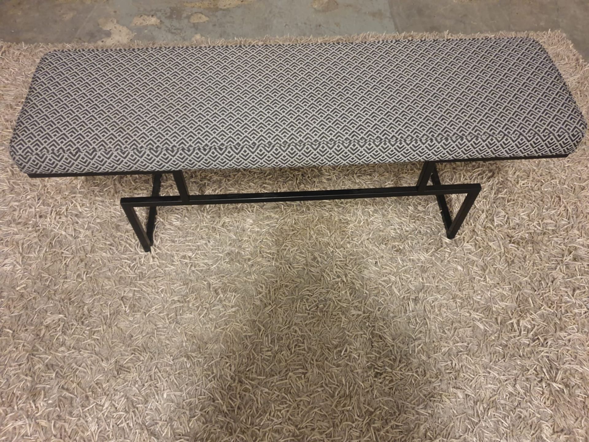 A Geometric End Of Bed Bench Black Metal Base Frame 125 x 36 x 46cm (ST08) - Image 3 of 4