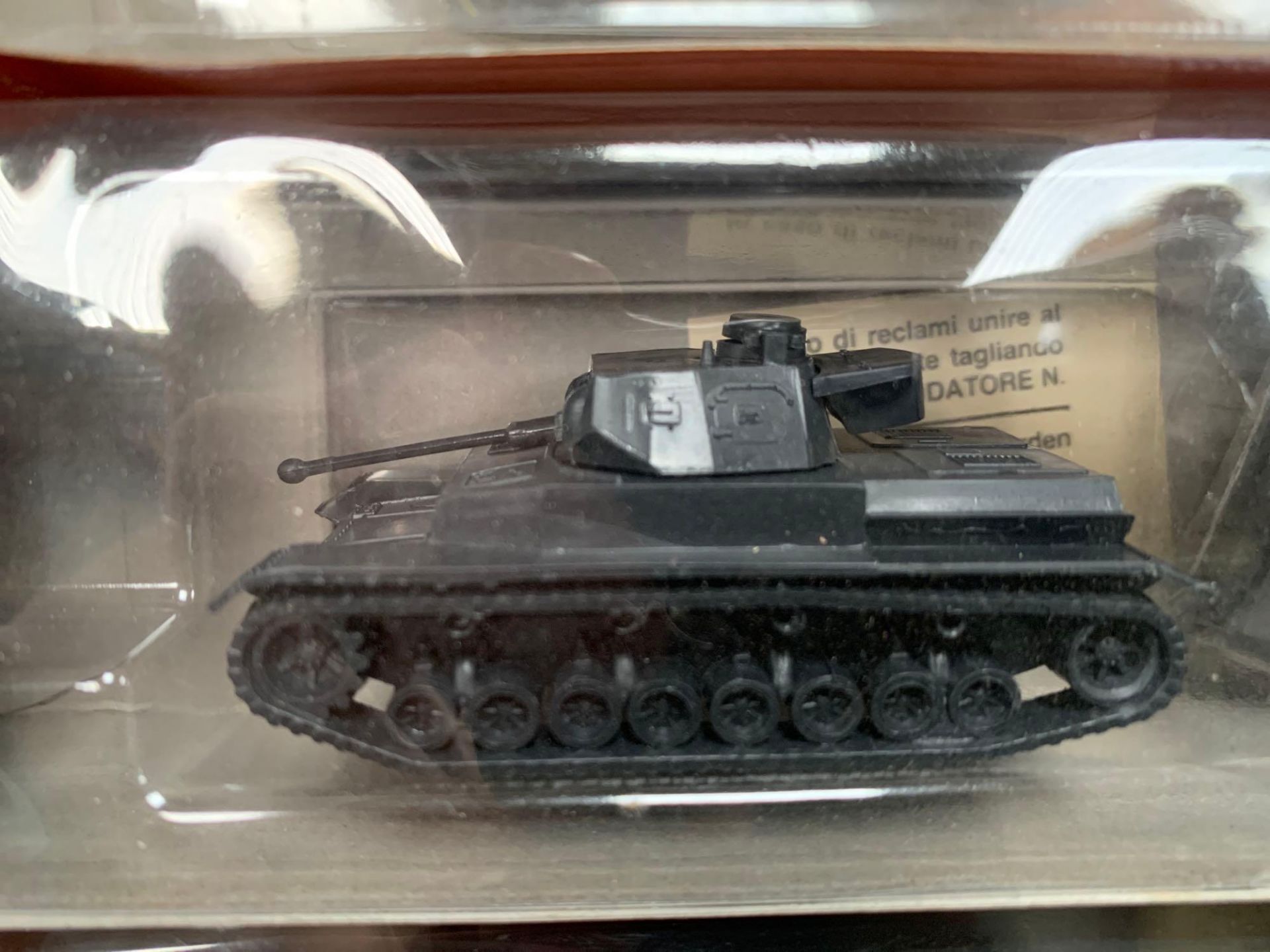 4 x Roco Miniatures boxed tanks - Bild 3 aus 5