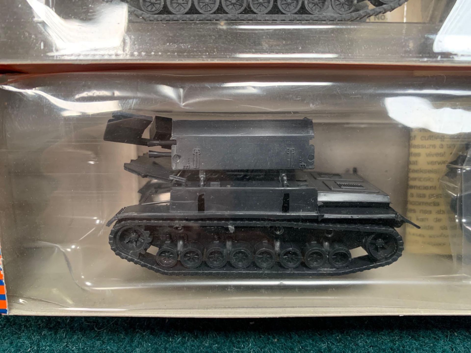 4 x Roco Miniatures boxed tanks - Bild 2 aus 5