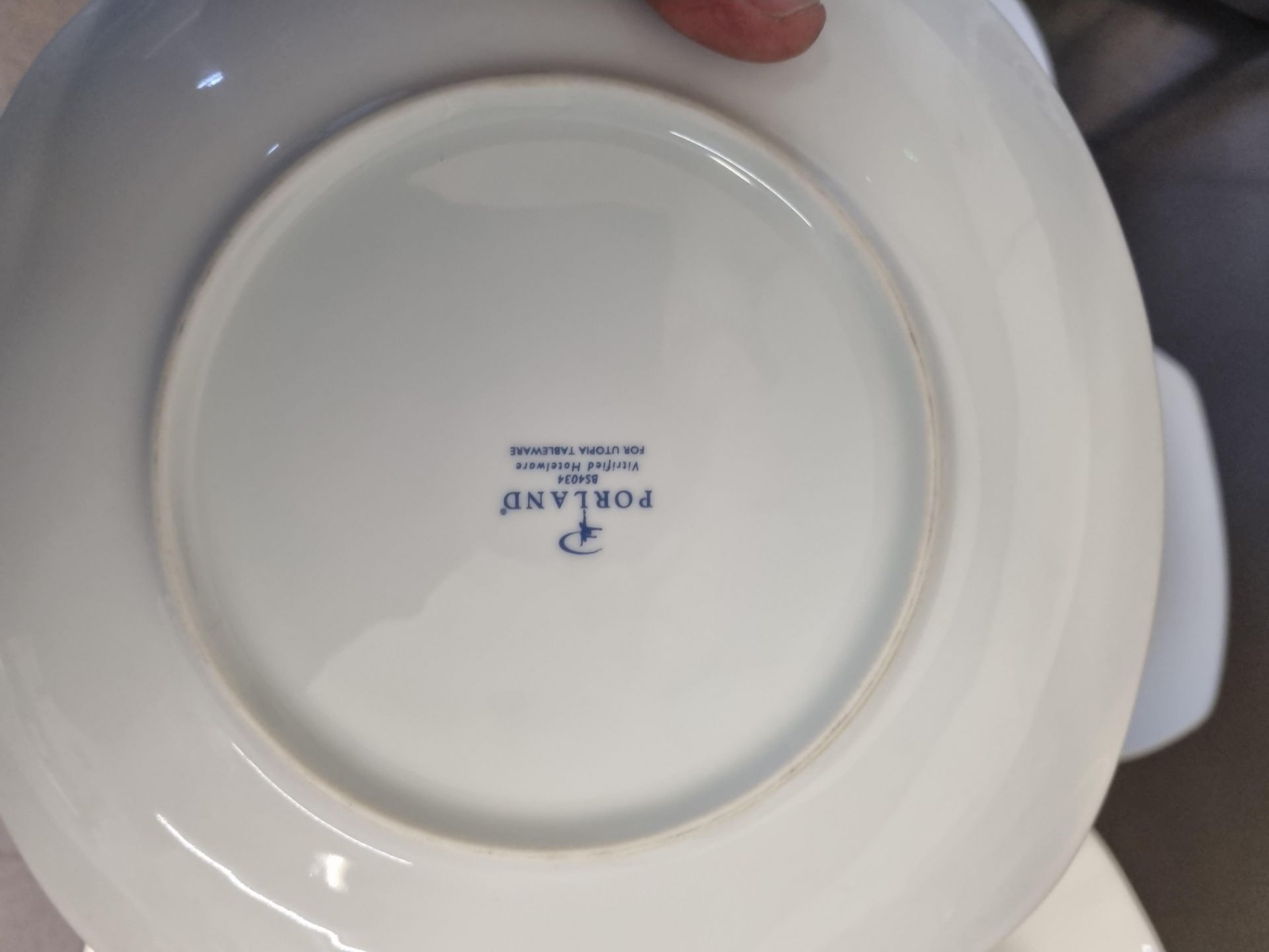 A large selection of white table wear comprising of dinner plates, side plates, bowls etc as found - Bild 7 aus 8