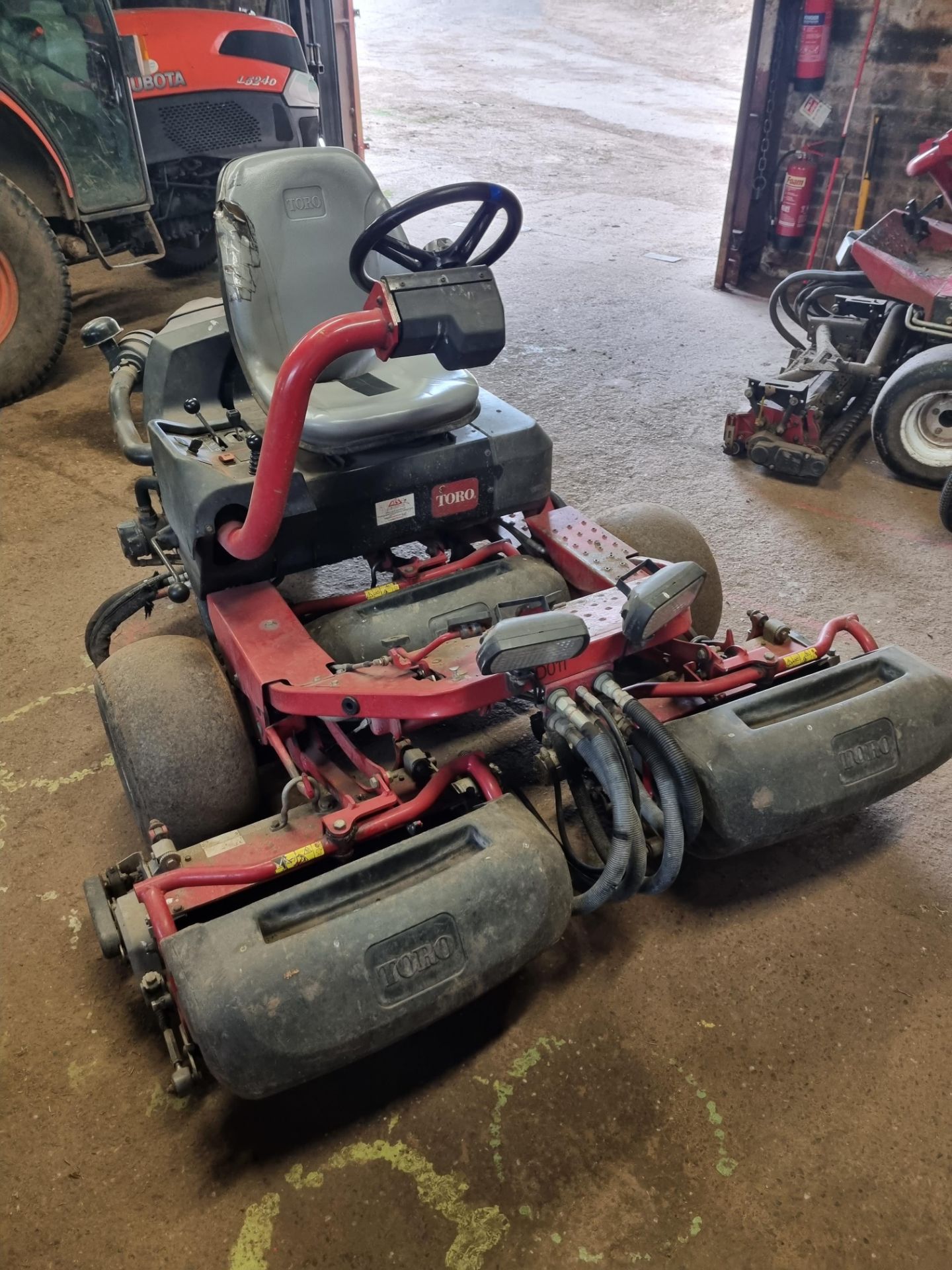 Toro Greensmaster 3250-D Mower YOM 2008 Hours 4121.6 (s/n 3632800001129) Features Briggs & - Image 5 of 10