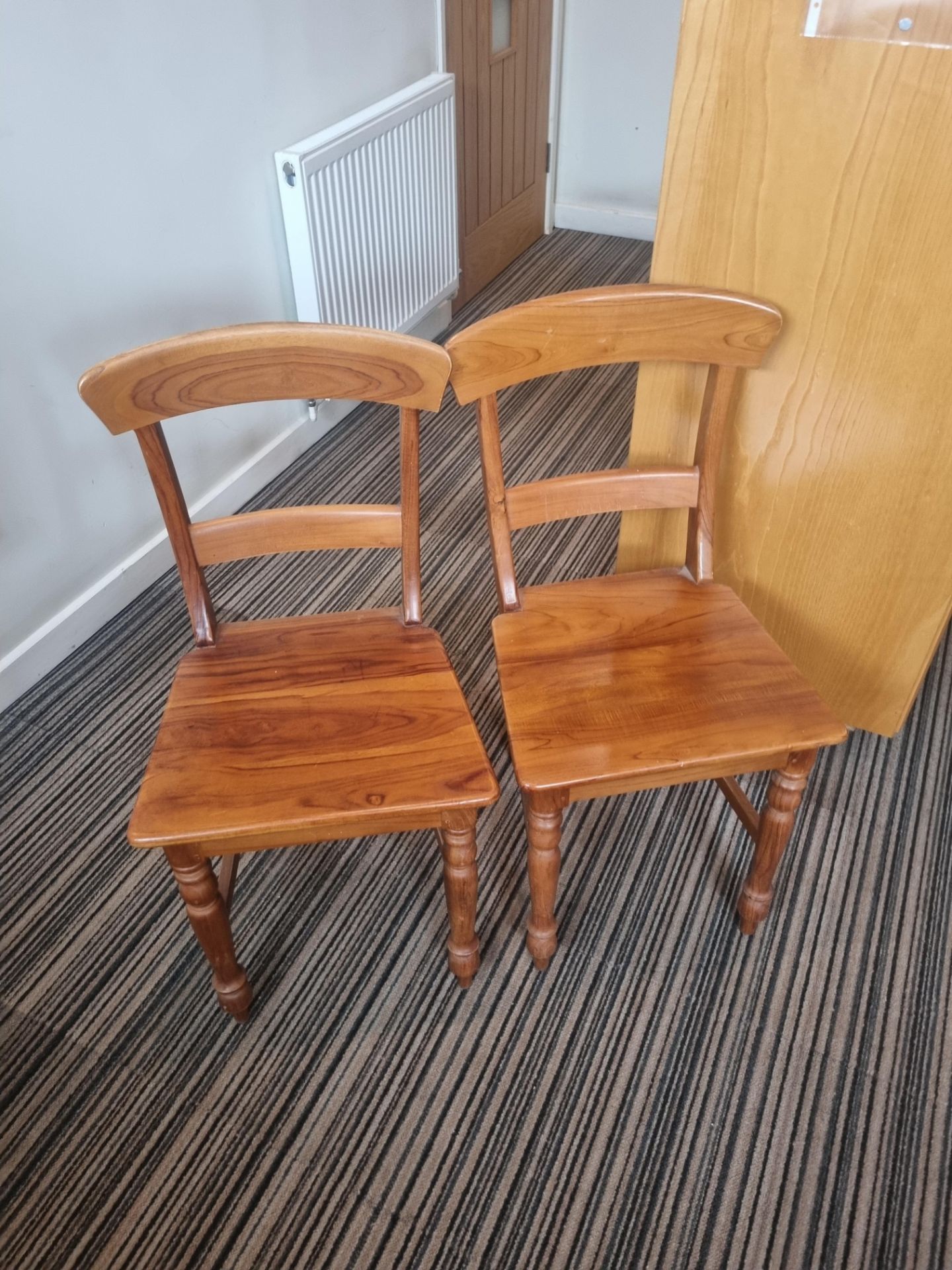 4 x pressed back oak dining chairs 41cm pitch - Bild 4 aus 5