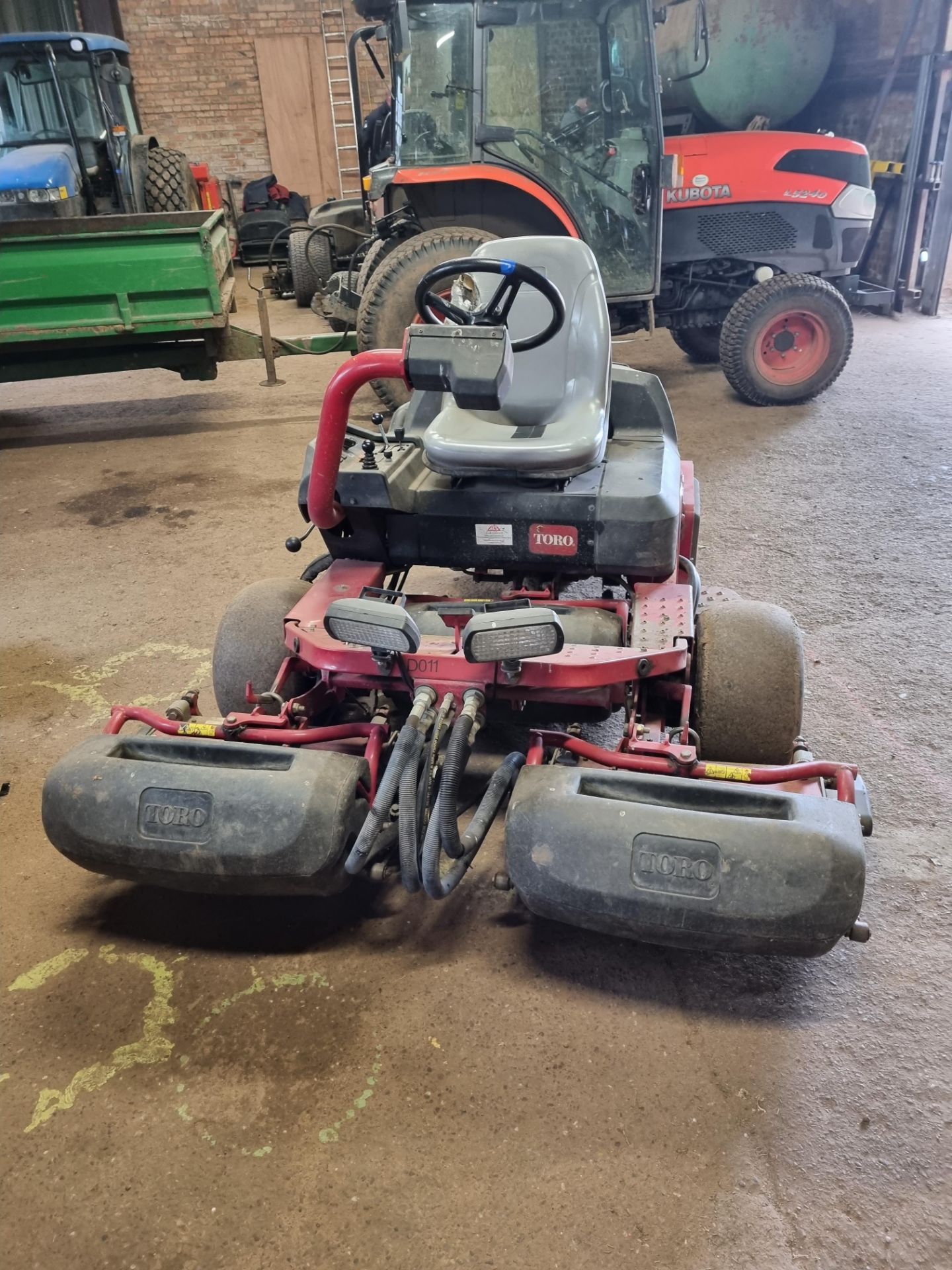 Toro Greensmaster 3250-D Mower YOM 2008 Hours 4121.6 (s/n 3632800001129) Features Briggs & - Image 4 of 10