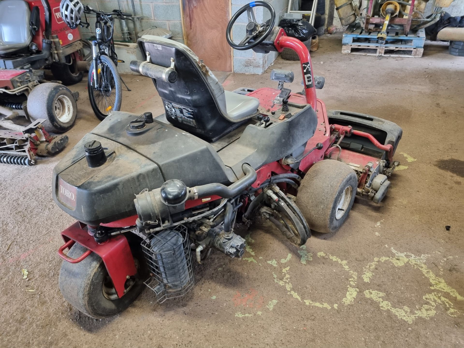 Toro Greensmaster 3250-D Mower YOM 2008 Hours 4121.6 (s/n 3632800001129) Features Briggs & - Image 7 of 10