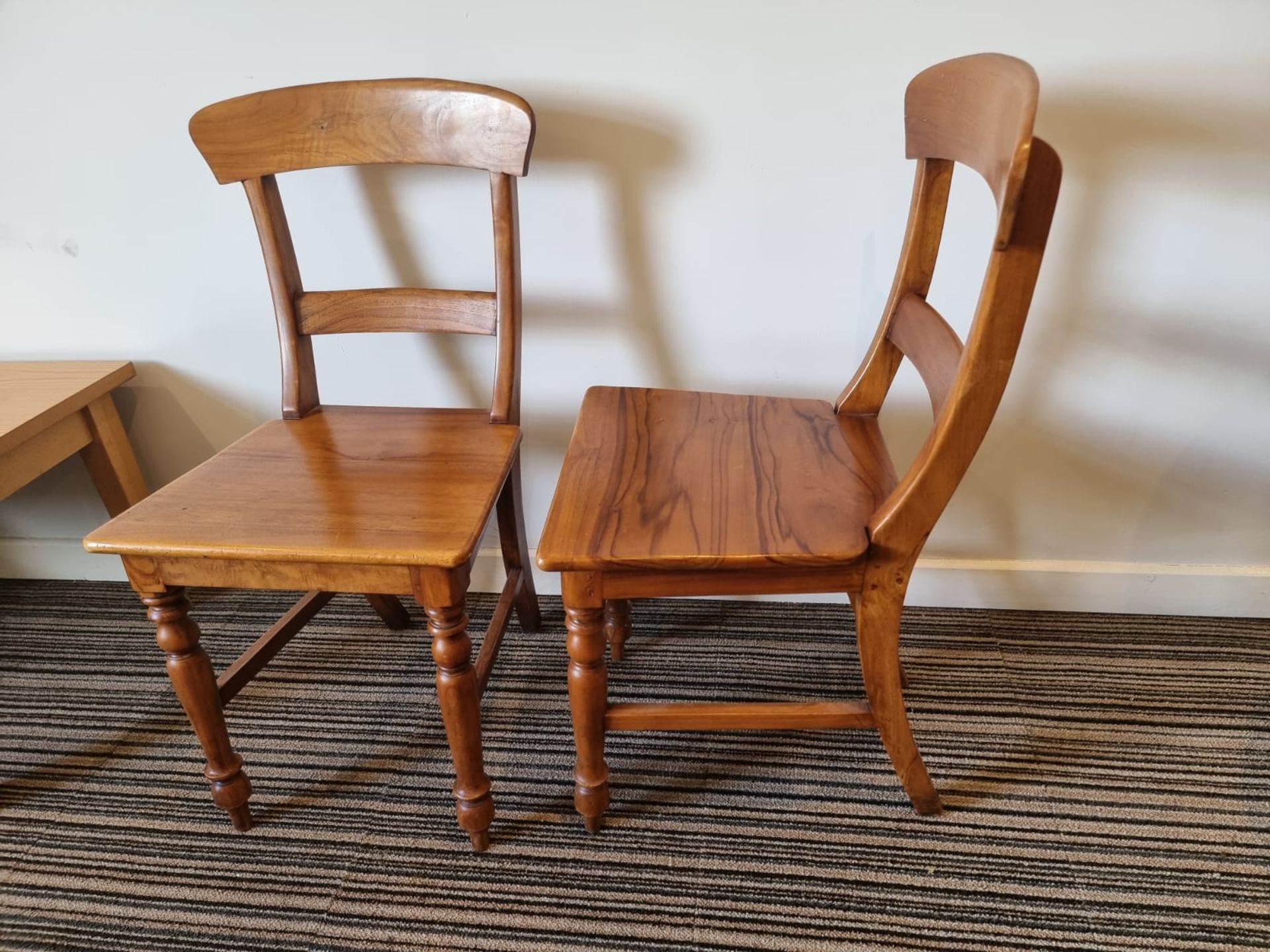 4 x pressed back oak dining chairs 41cm pitch - Bild 3 aus 5