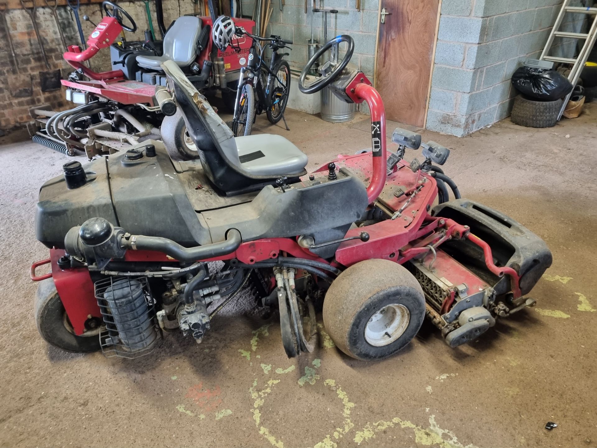 Toro Greensmaster 3250-D Mower YOM 2008 Hours 4121.6 (s/n 3632800001129) Features Briggs & - Image 6 of 10