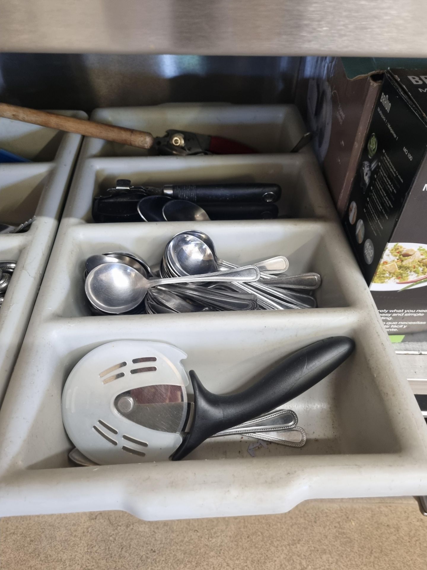 A large quantity of stainless steel cutlery within trays as found - Bild 5 aus 5