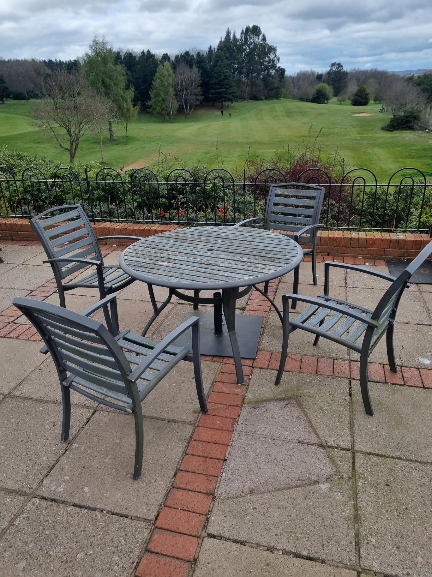 Garden table circular 1200mm diameter complete with 4 x riviera chairsÂ