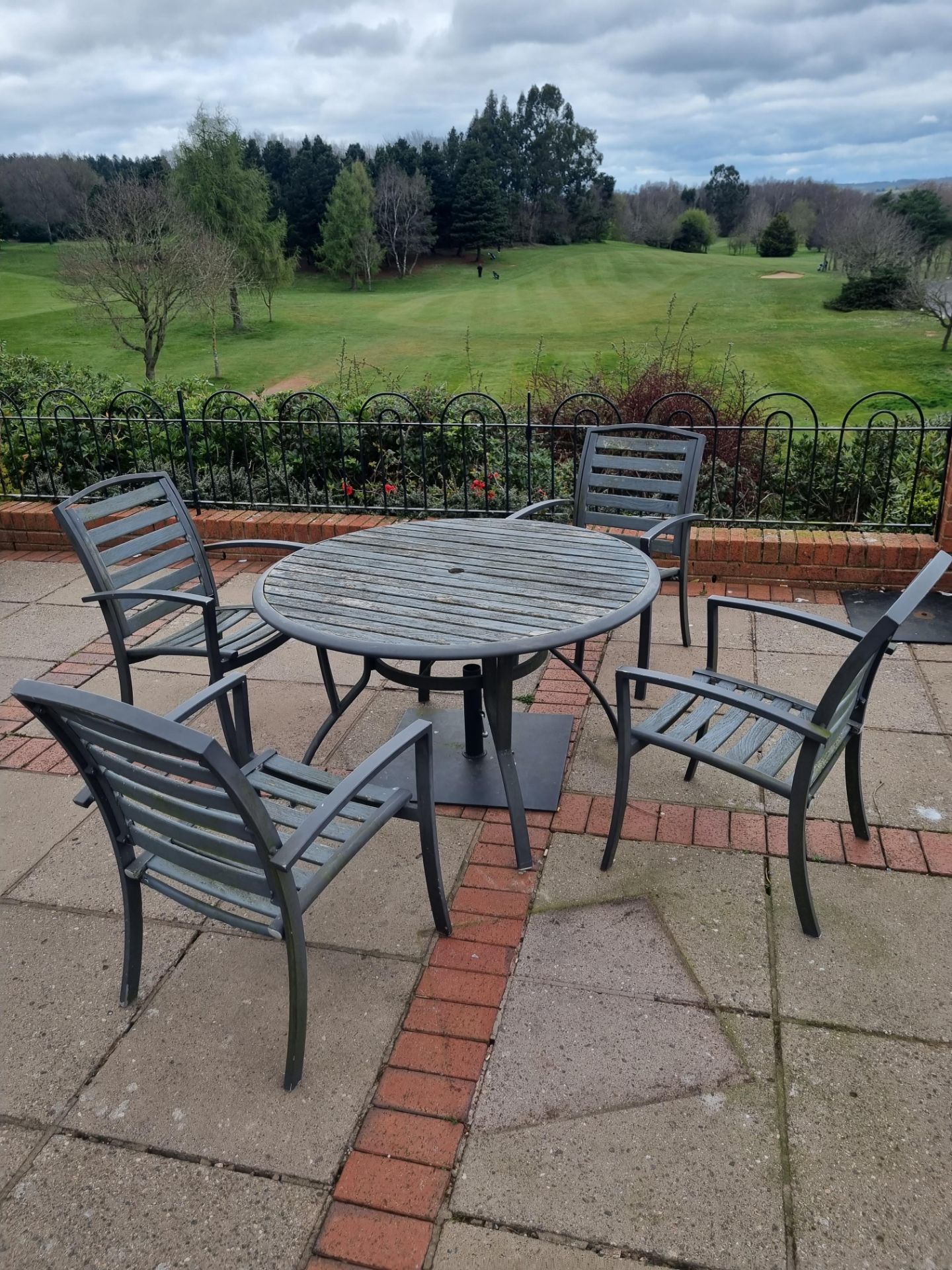 Garden table circular 1200mm diameter complete with 4 x riviera chairsÂ