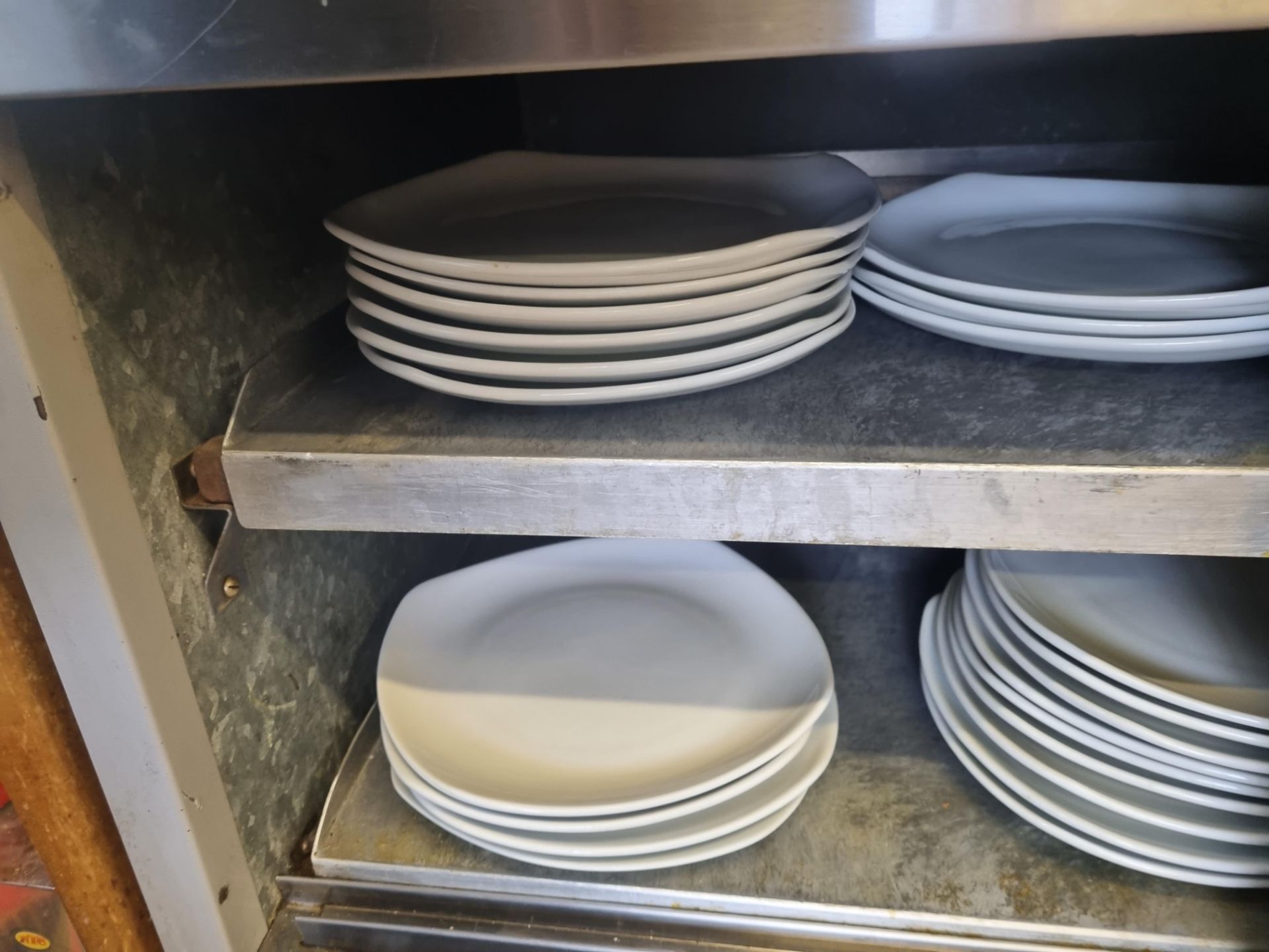 A large selection of white table wear comprising of dinner plates, side plates, bowls etc as found - Bild 5 aus 8