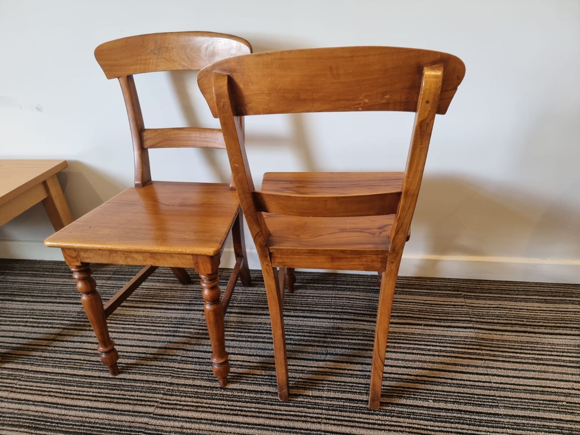 4 x pressed back oak dining chairs 41cm pitch - Bild 2 aus 5