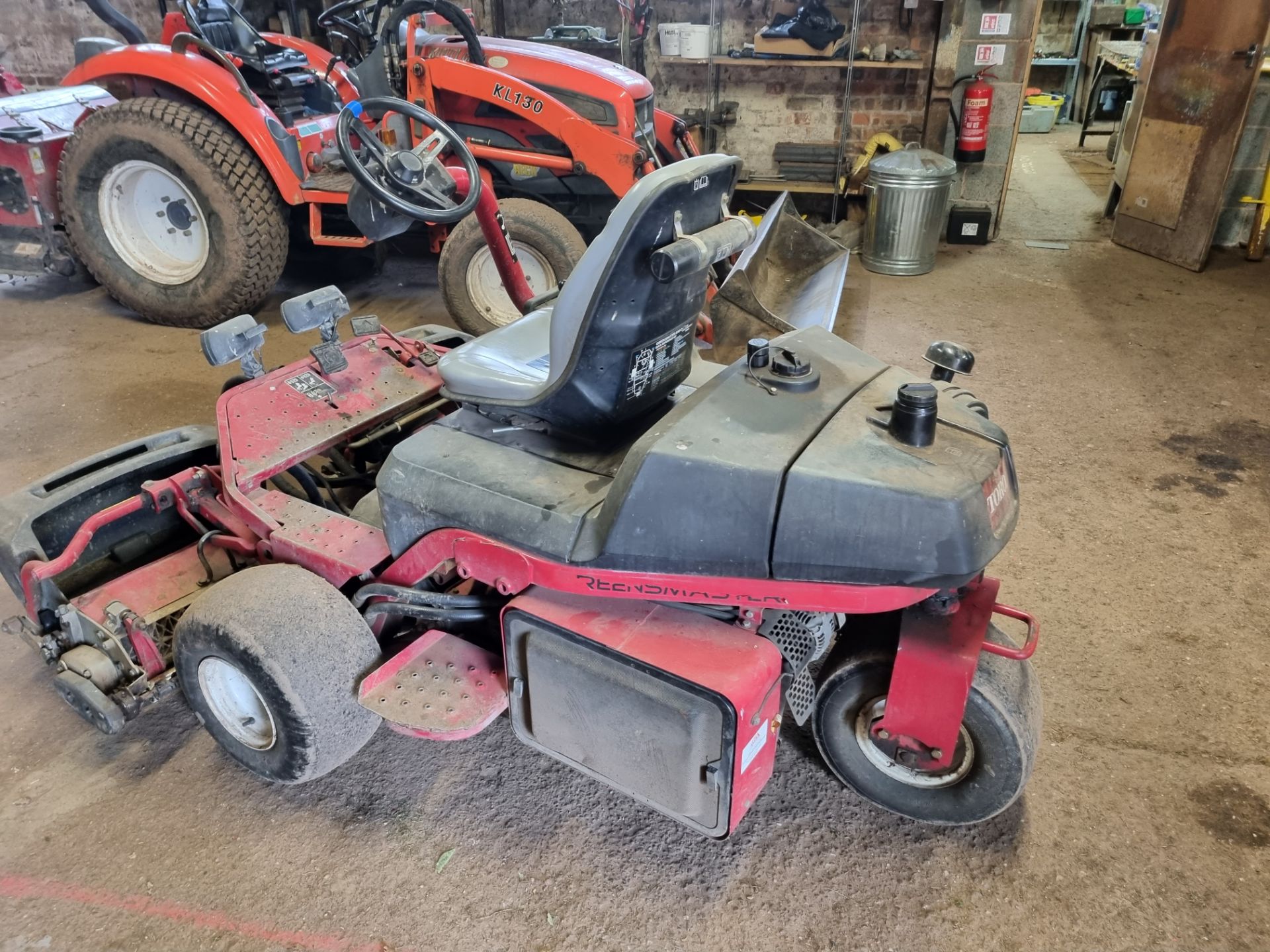 Toro Greensmaster 3250-D Mower YOM 2008 Hours 4121.6 (s/n 3632800001129) Features Briggs & - Image 8 of 10