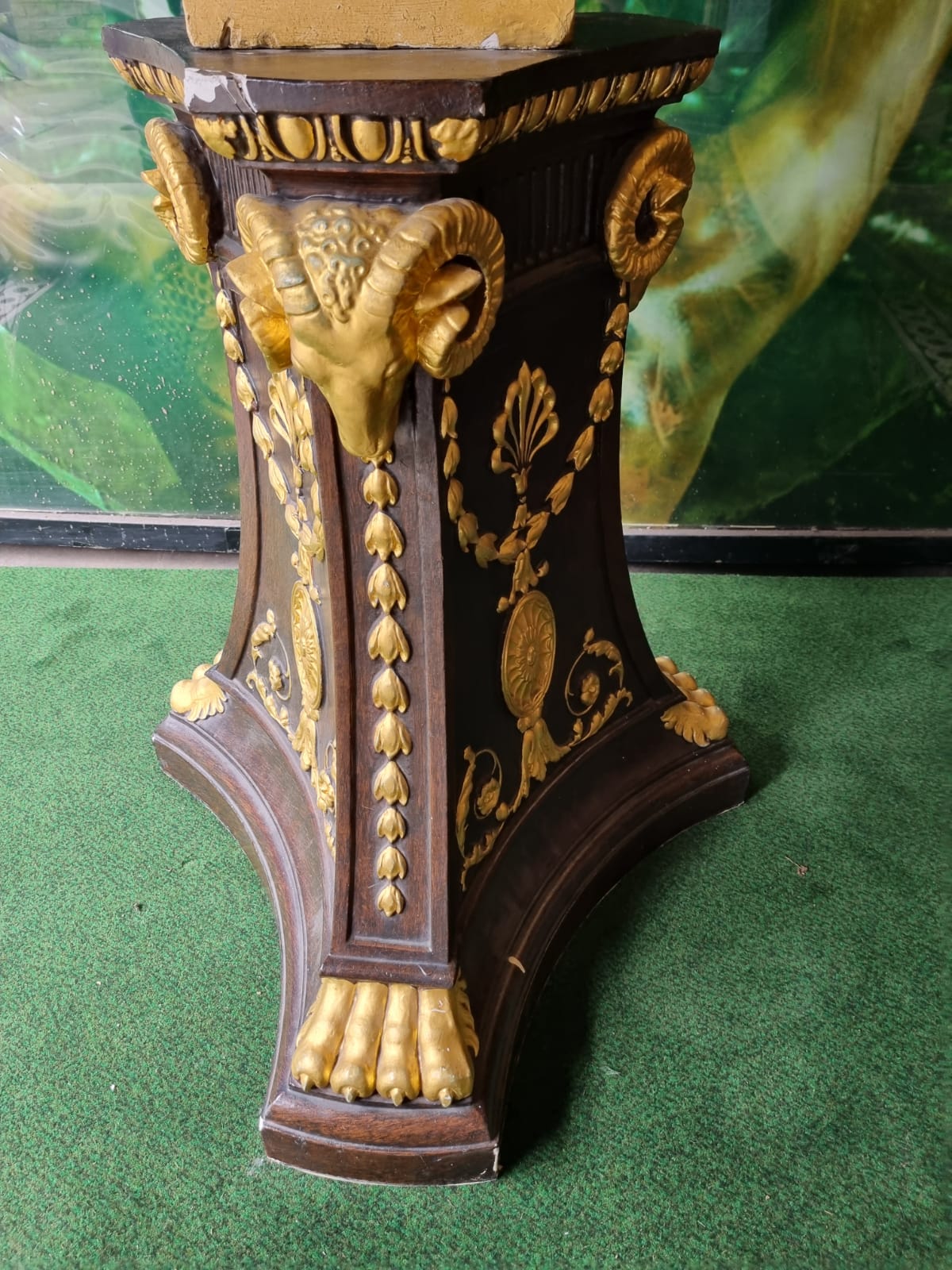 Adam style wooden tripod base stand and reconstituted Adam style urn stained wood and gilded - Image 5 of 5