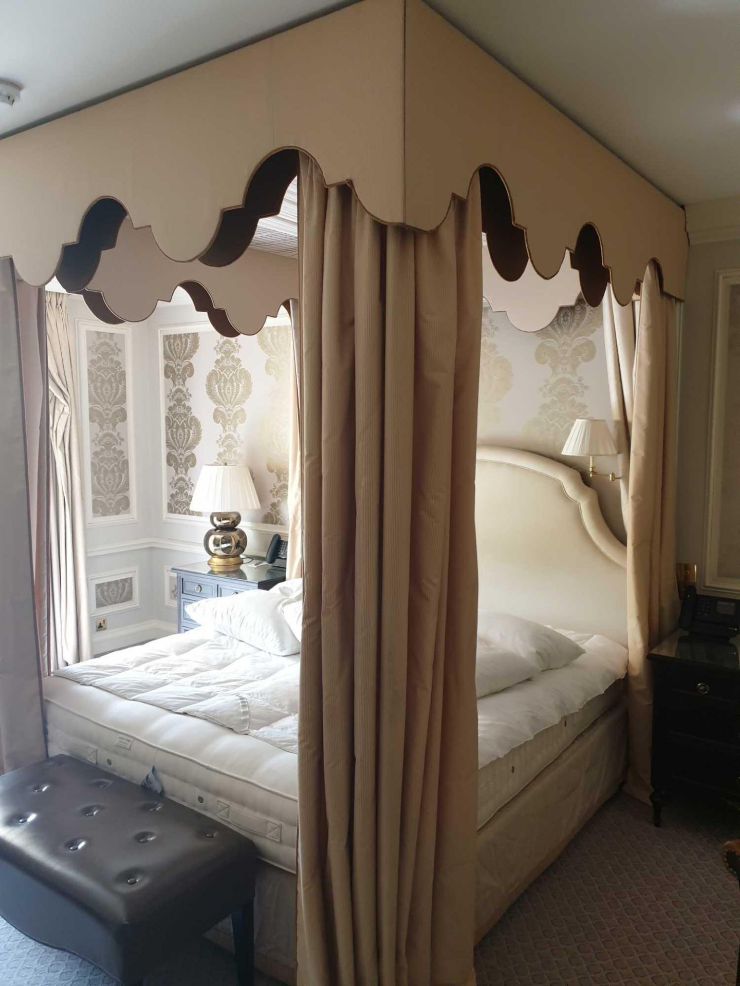 Bed Canopy Cream And Brown Floating Pelmet And Cream Headboard Silk Curtains Fully Lined Outer - Bild 5 aus 5