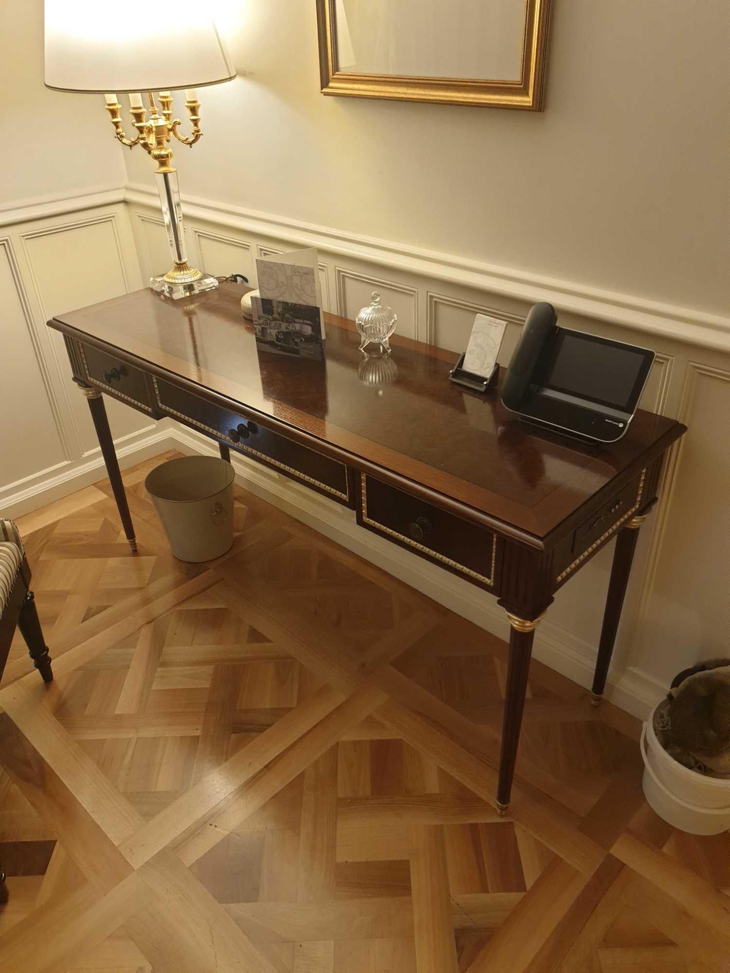 Writing Table Mounted On Tapering Legs Decorated With Gilded Bronzes Fitted Drawers Fitted With