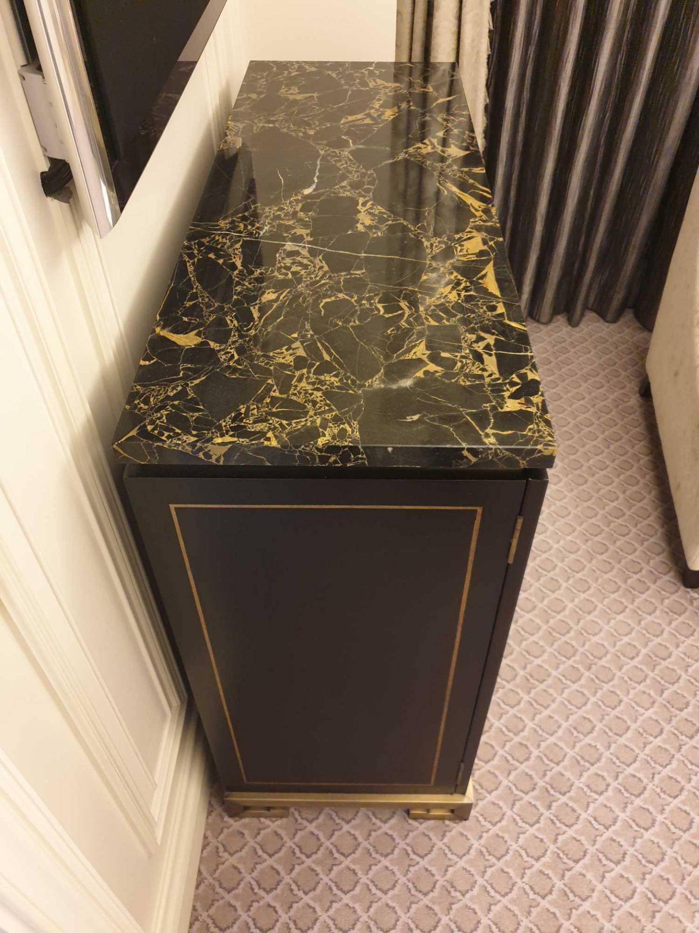 Black Lacquer Hand Decorated Chinoiserie Serpentine Commode By Restall Brown And Clennell The Six - Image 4 of 4