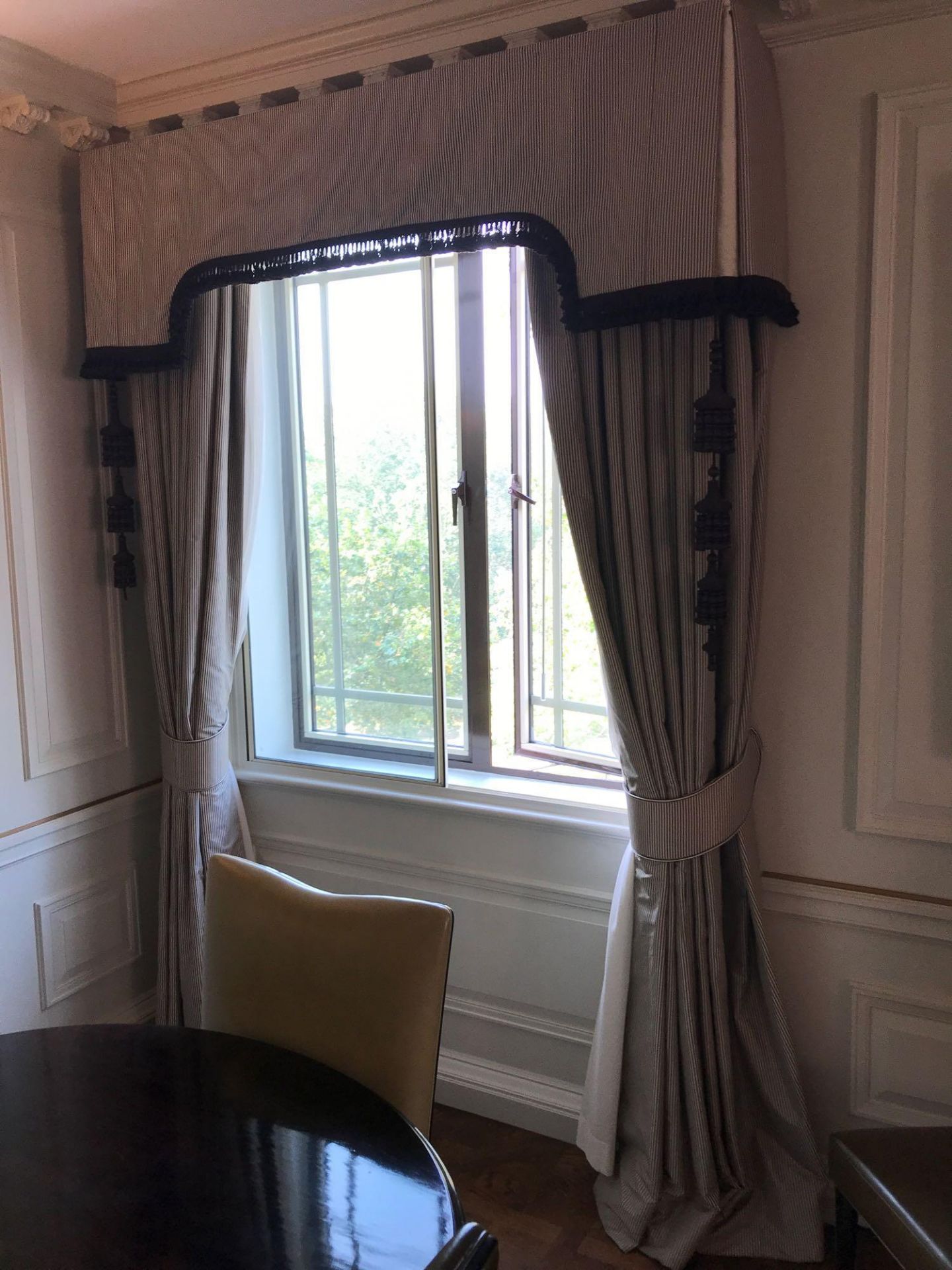 4 x Pairs Luxury Striped Fully Lined Thermal Drapes With Pelmets Grey And White Pinstriped 255 x - Bild 2 aus 3