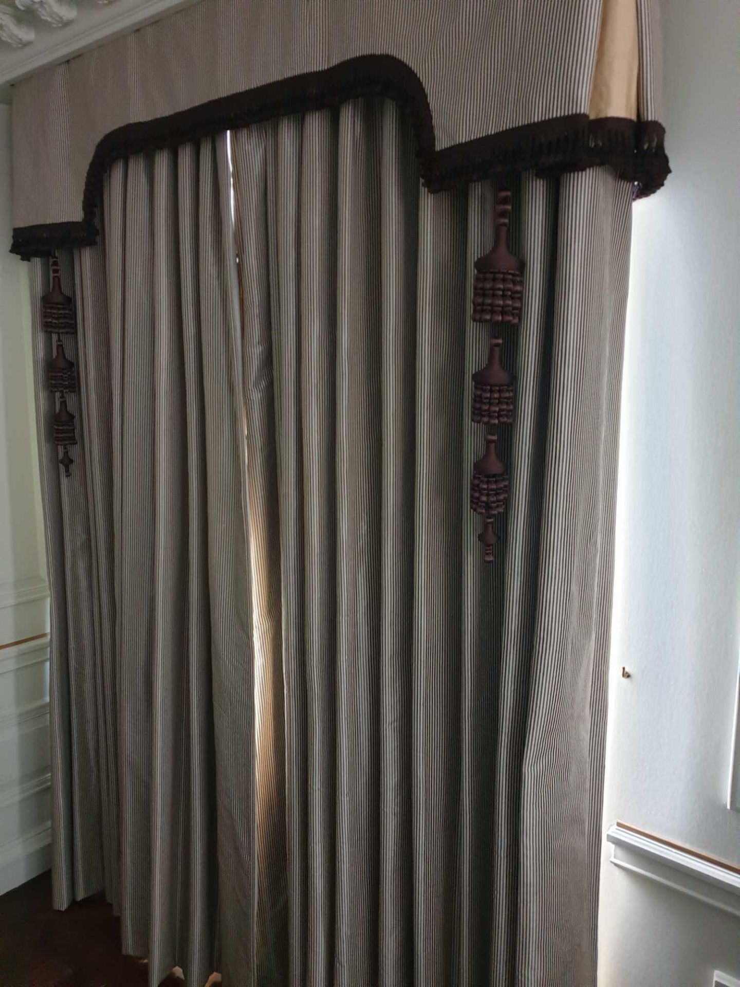 A Pair Of Silk Fully Lined Drapes Complete With Curtain Ties And 2 Oriental Lantern Style Tassels In