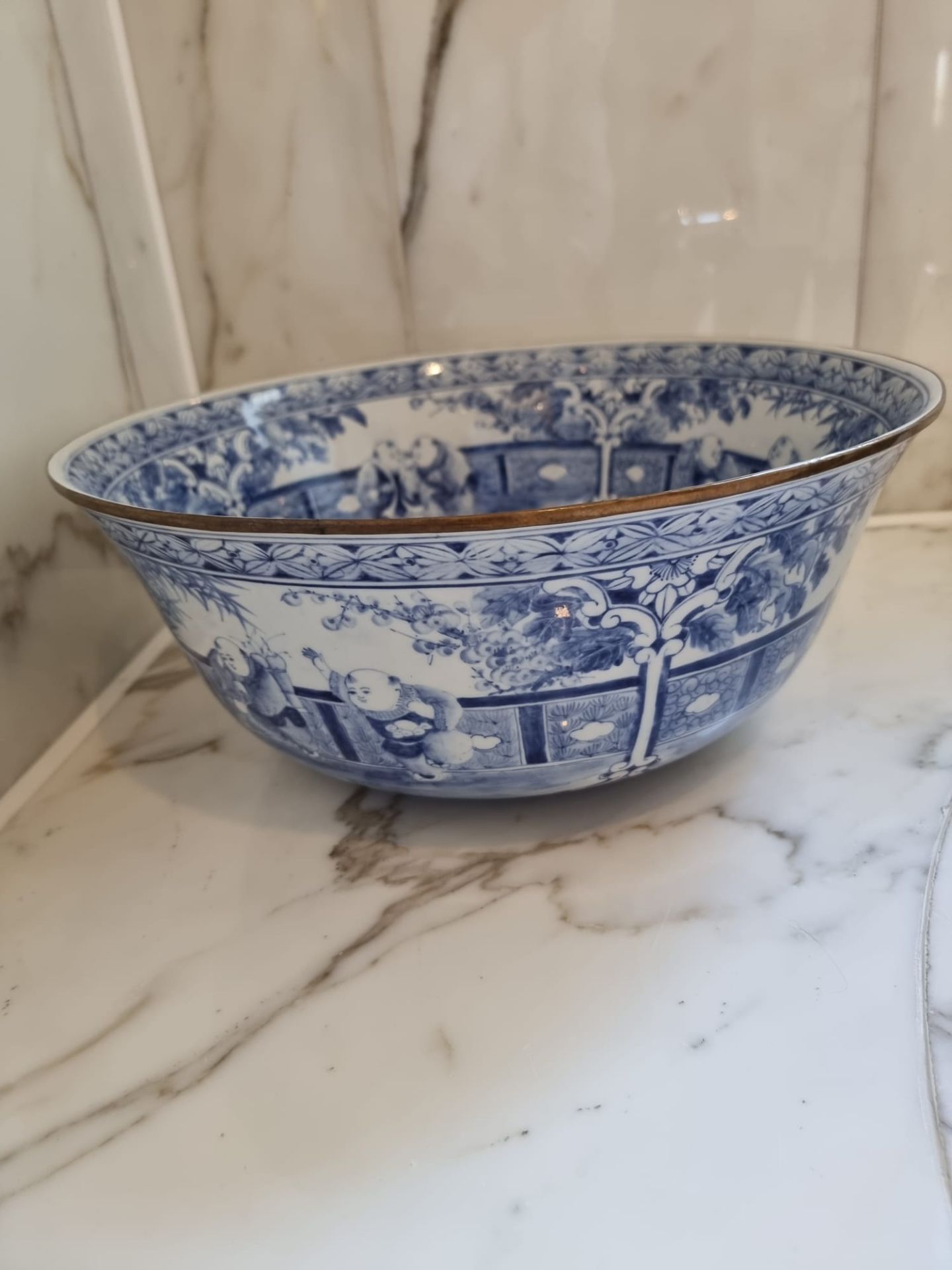 A Pair Of Blue Chinese Pattern Bowls 37cm  Manufactured By Maitland-Smith (Room 410) - Bild 6 aus 6