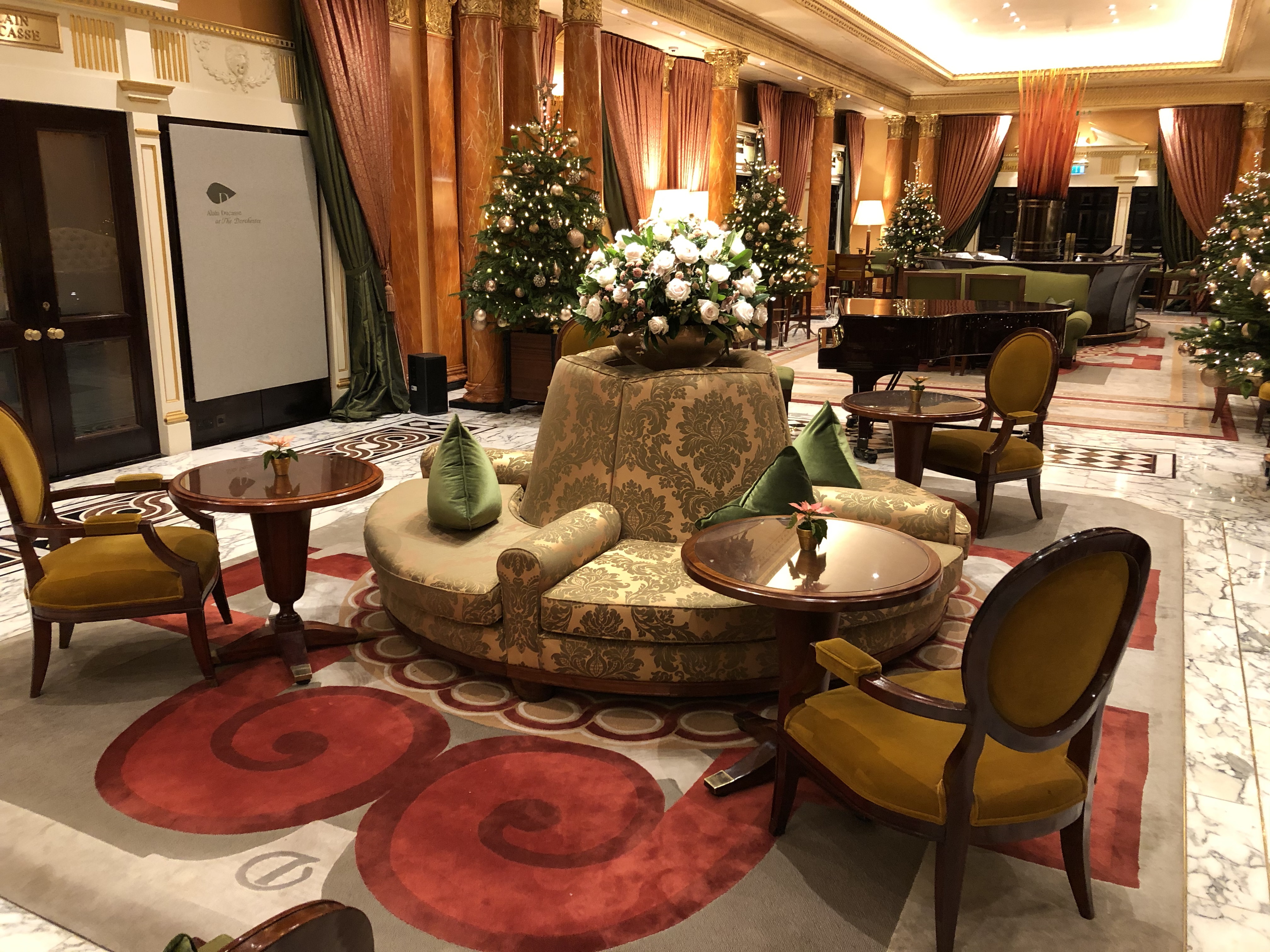 Round Lobby Banquette Sofa on mahogany frame upholstered Pierre Frey tournelle in gold and green - Image 5 of 6