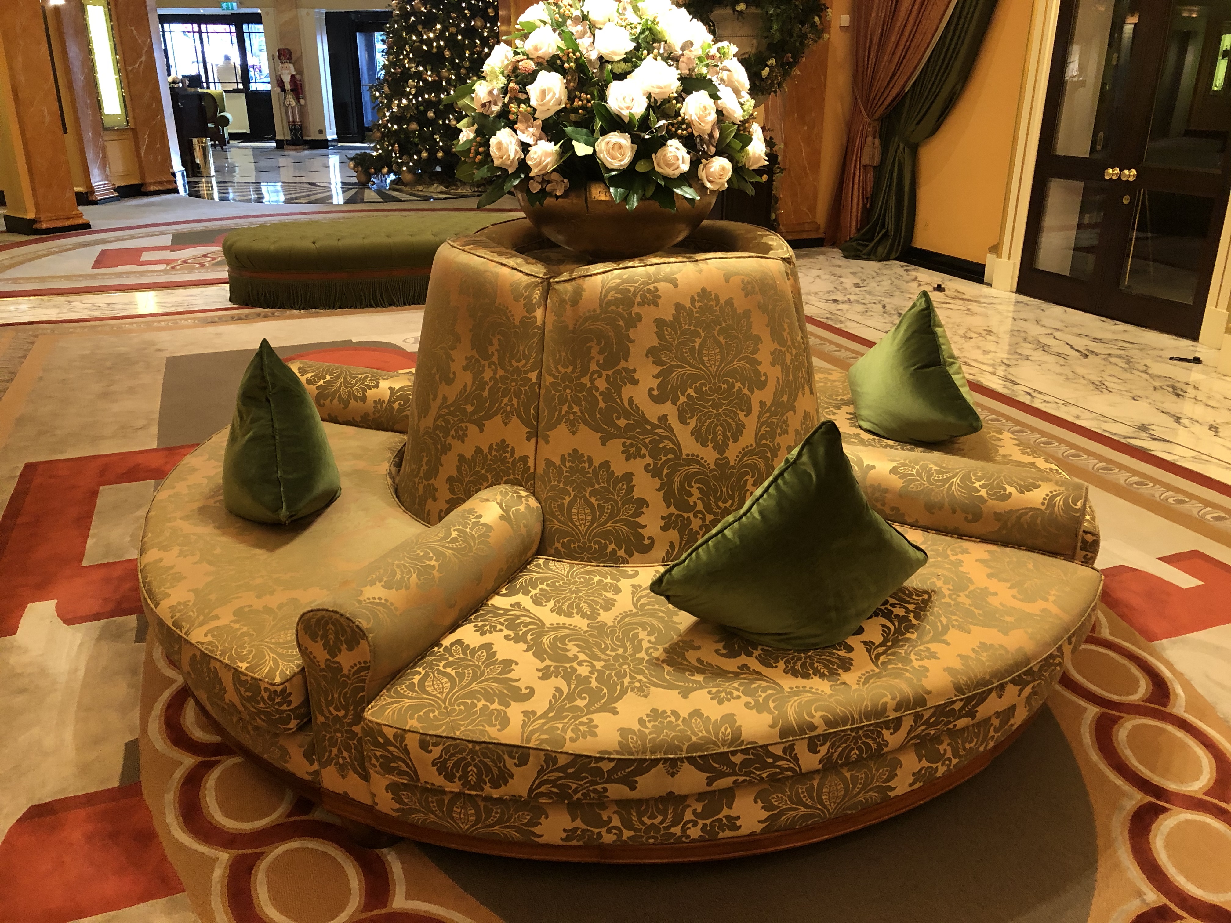 Round Lobby Banquette Sofa on mahogany frame upholstered Pierre Frey tournelle in gold and green - Image 4 of 6