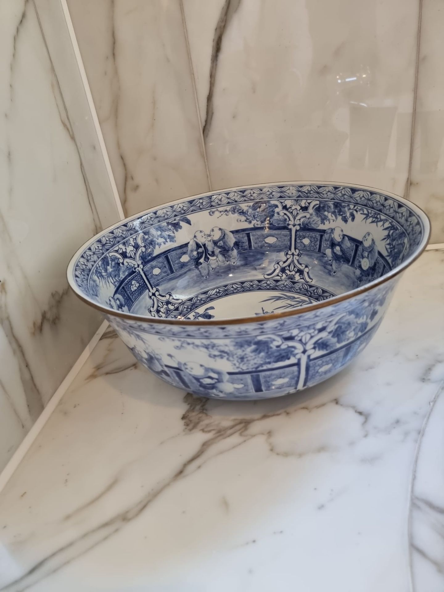 A Pair Of Blue Chinese Pattern Bowls 37cm  Manufactured By Maitland-Smith (Room 410) - Bild 4 aus 6