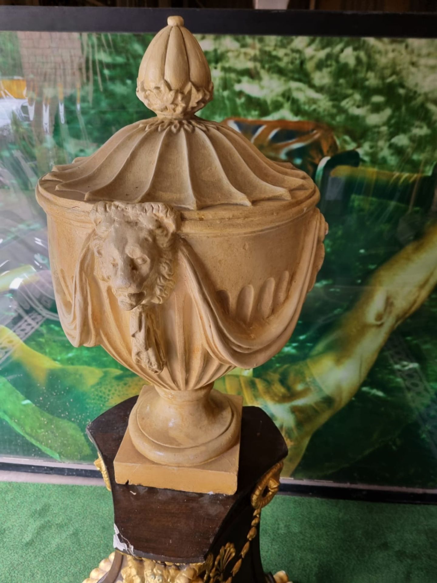 Adam style wooden tripod base stand and reconstituted Adam style urn stained wood and gilded - Image 5 of 5